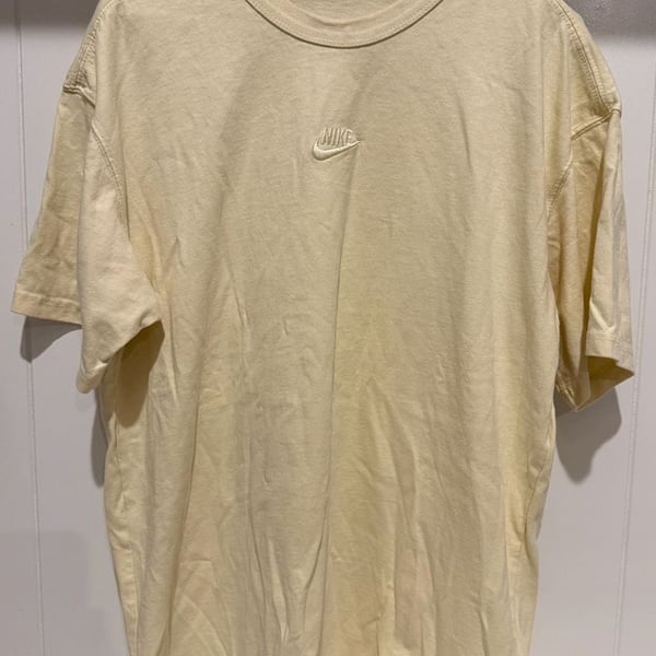 Nike The Nike Tee Size M Yellow T-Shirt