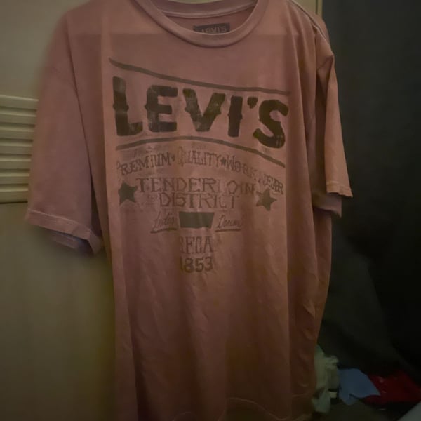 Levi's Graphic T-Shirt Size XL Pink Tendertown District