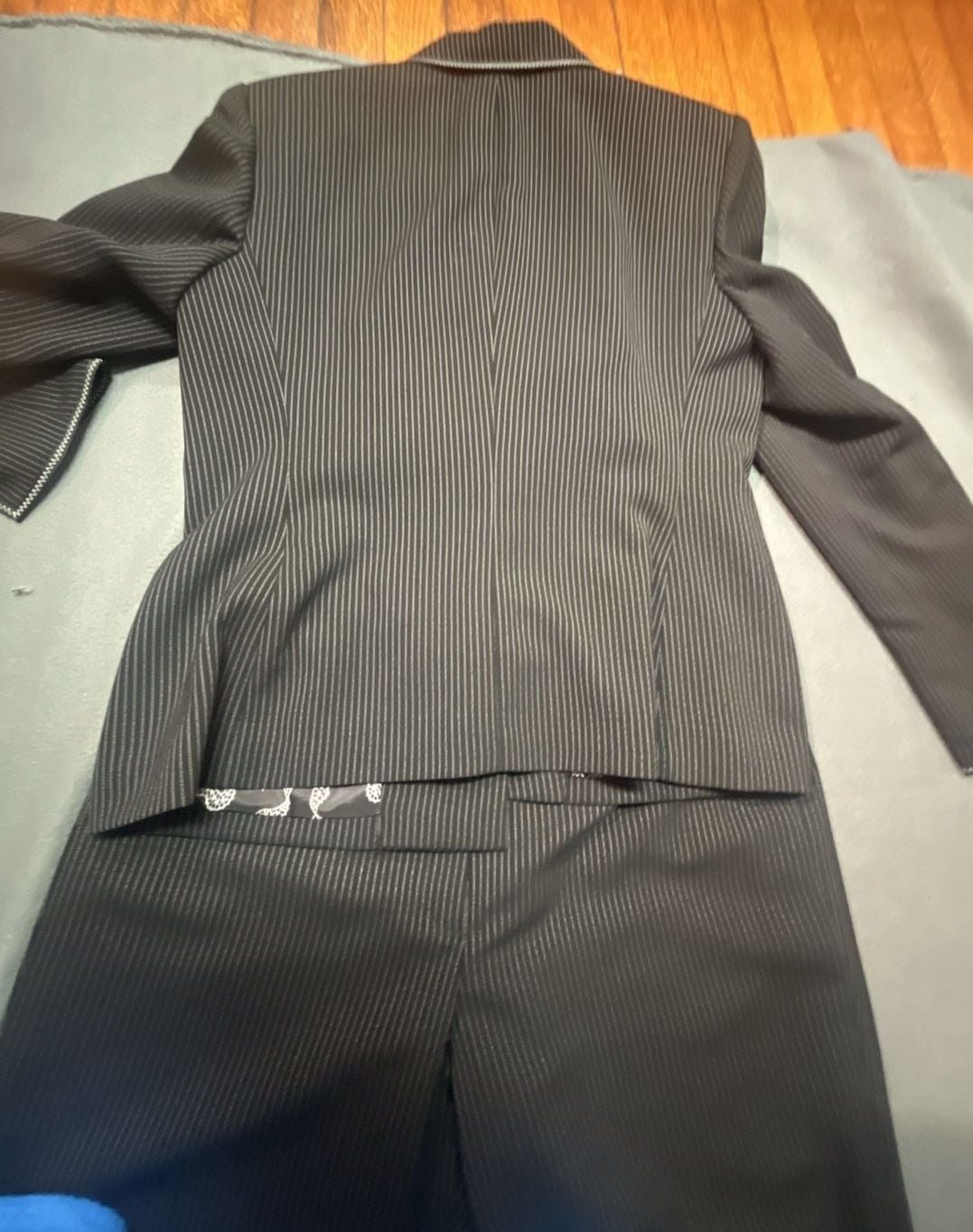 Jones New York Suit Petite 8P Black Pinstripe Blazer Pants Set 9