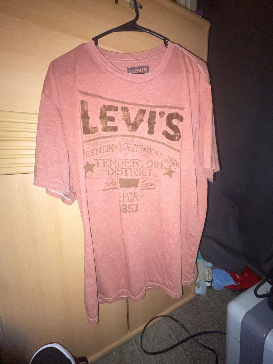 Levi's Graphic T-Shirt Size XL Pink Tendertown District 3