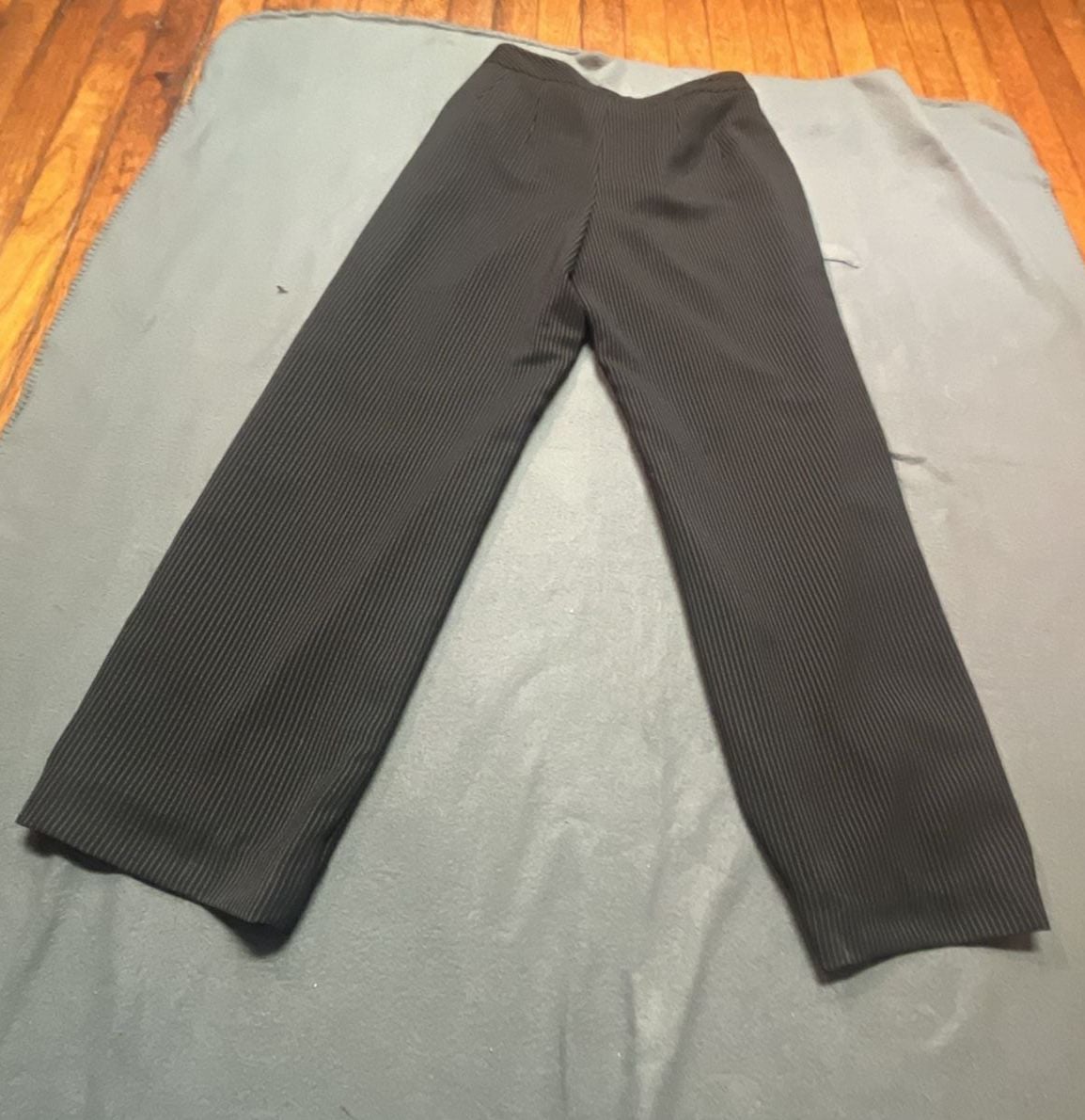 Jones New York Suit Petite 8P Black Pinstripe Blazer Pants Set 17