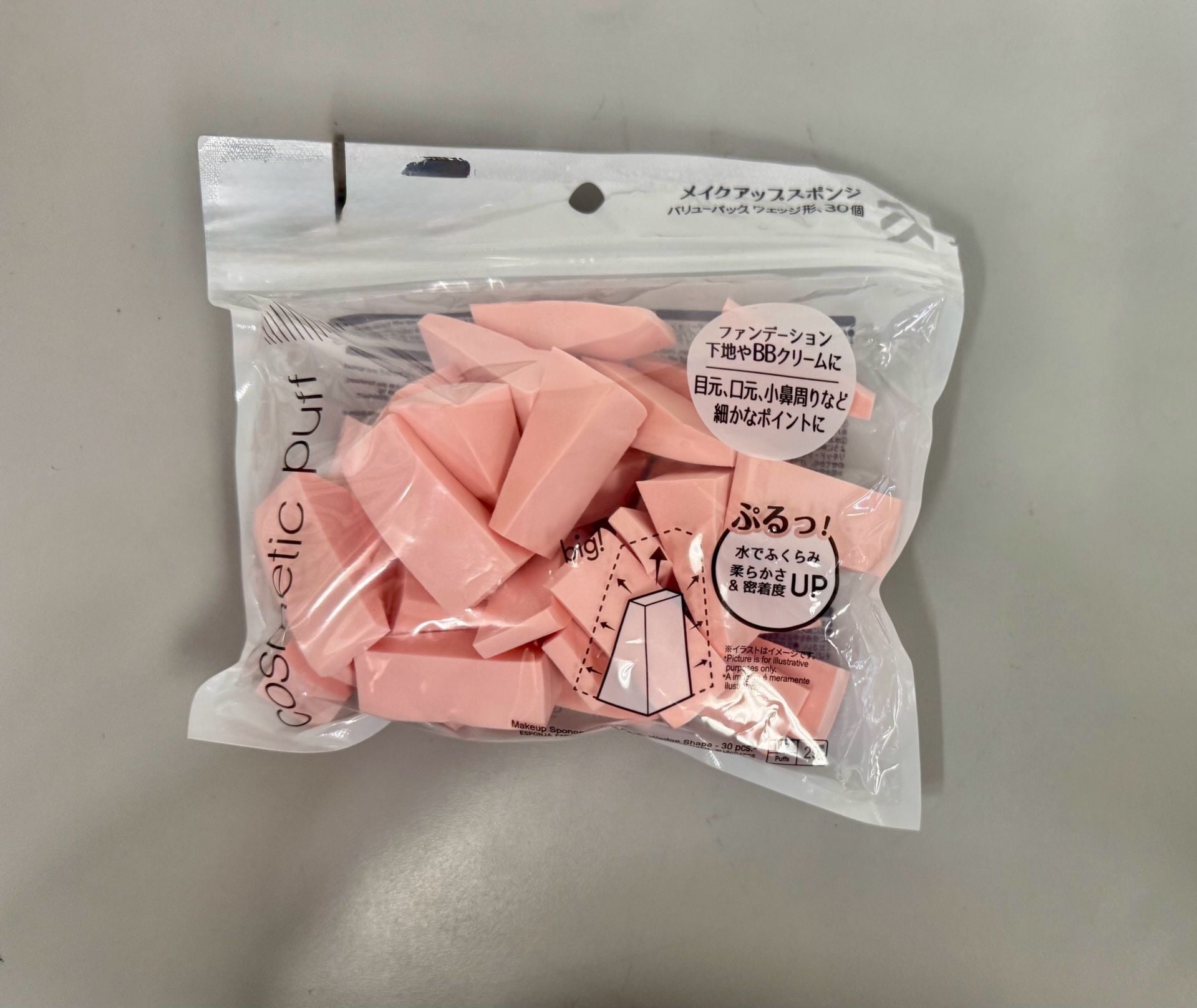 DAISO Makeup Sponge Value Pack Wedge Shape 30 pcs. NWT 1
