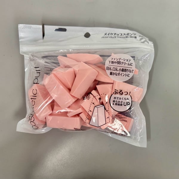 DAISO Makeup Sponge Value Pack Wedge Shape 30 pcs. NWT