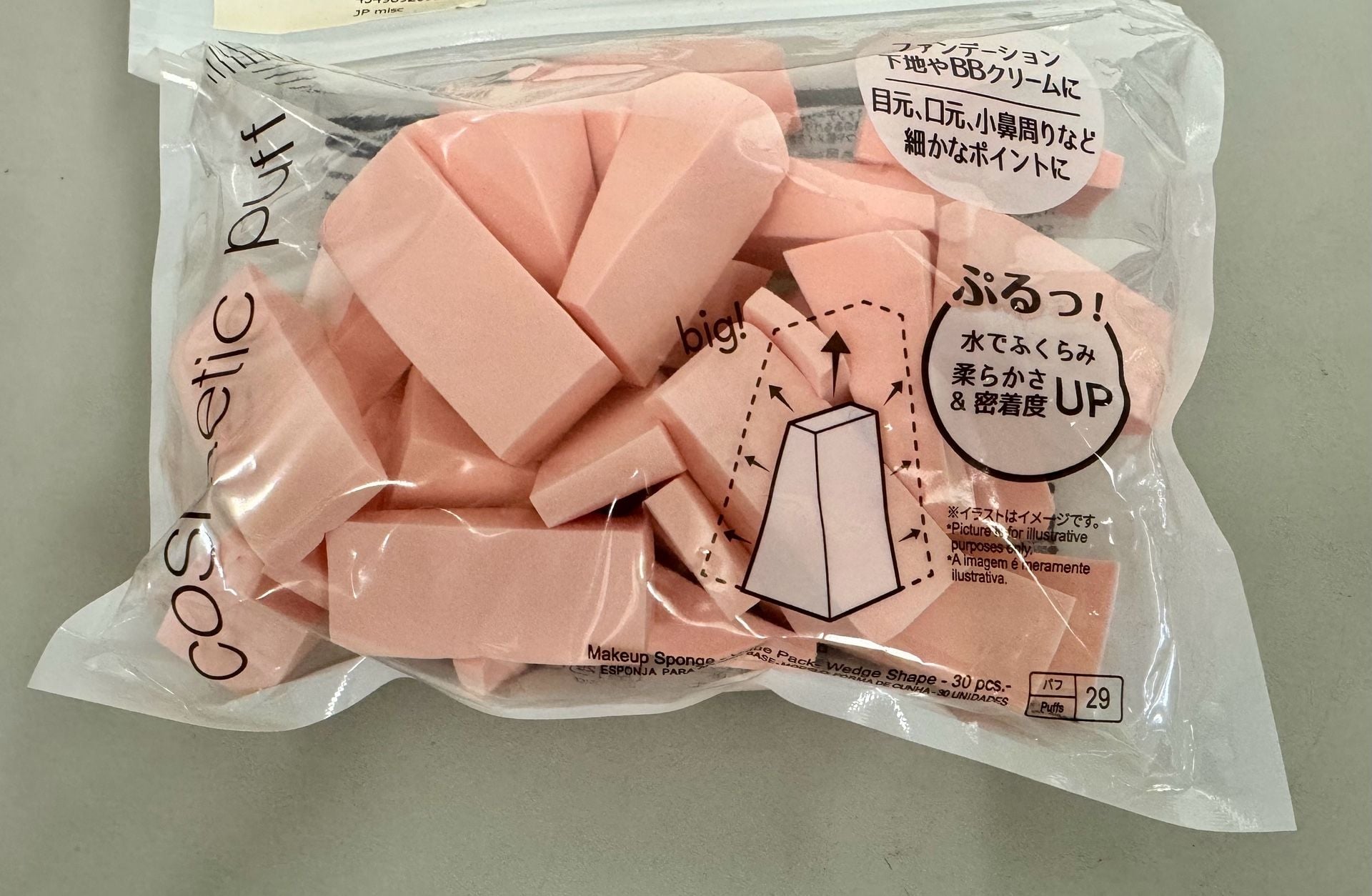 DAISO Makeup Sponge Value Pack Wedge Shape 30 pcs. NWT 2