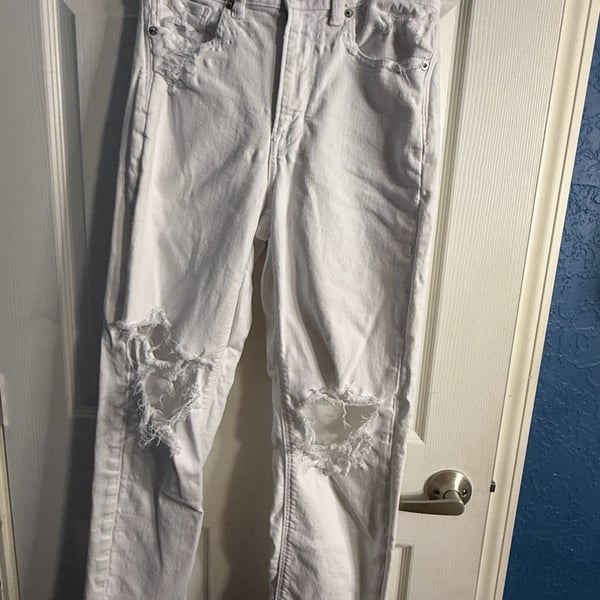 American Eagle Hi Rise Straight Jeans Women’s 6 White Distressed Ripped Stretch