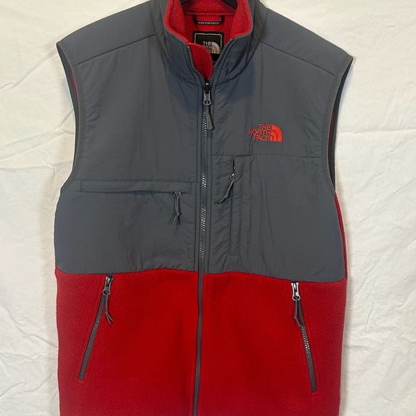 The North Face Denali Vest Size S Red Polartec Recycled Fleece Full Zip
