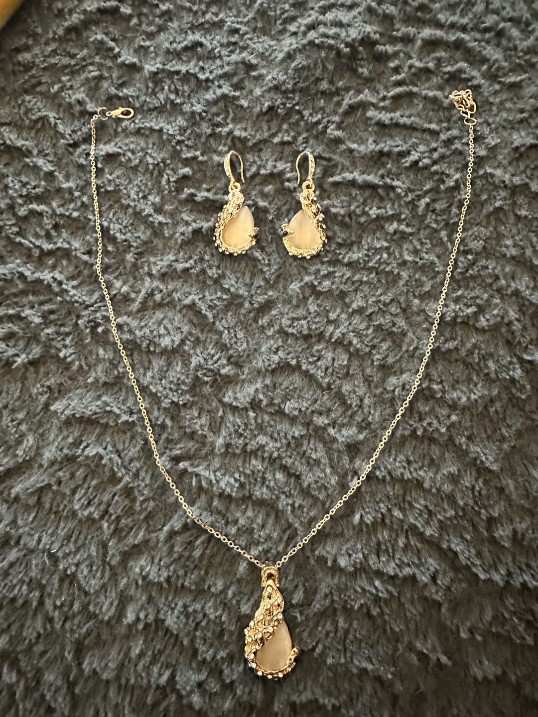 Peacock Rhinestone Pendant Necklace and Earring Set Gold Tone 3