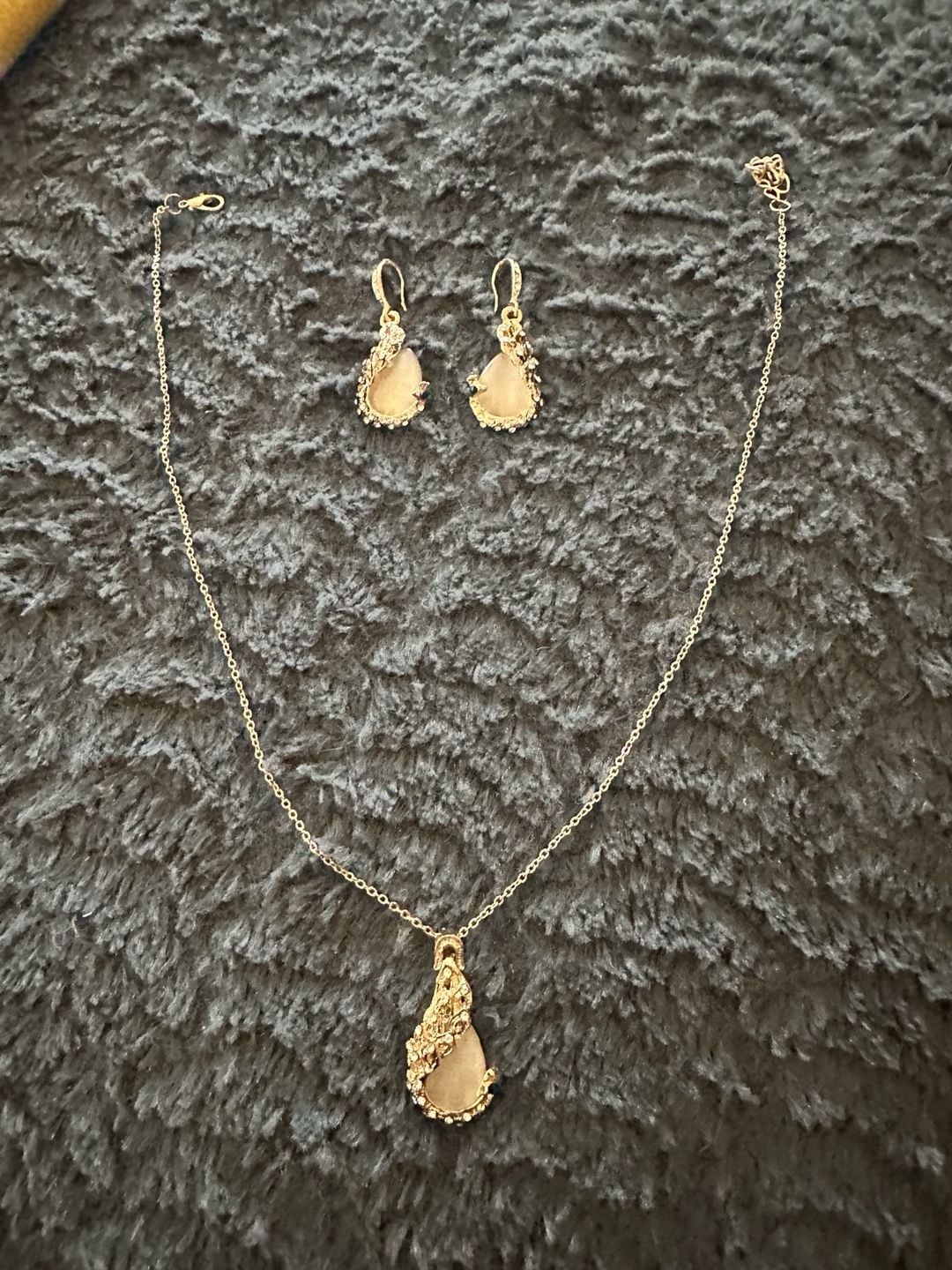 Peacock Rhinestone Pendant Necklace and Earring Set Gold Tone 4