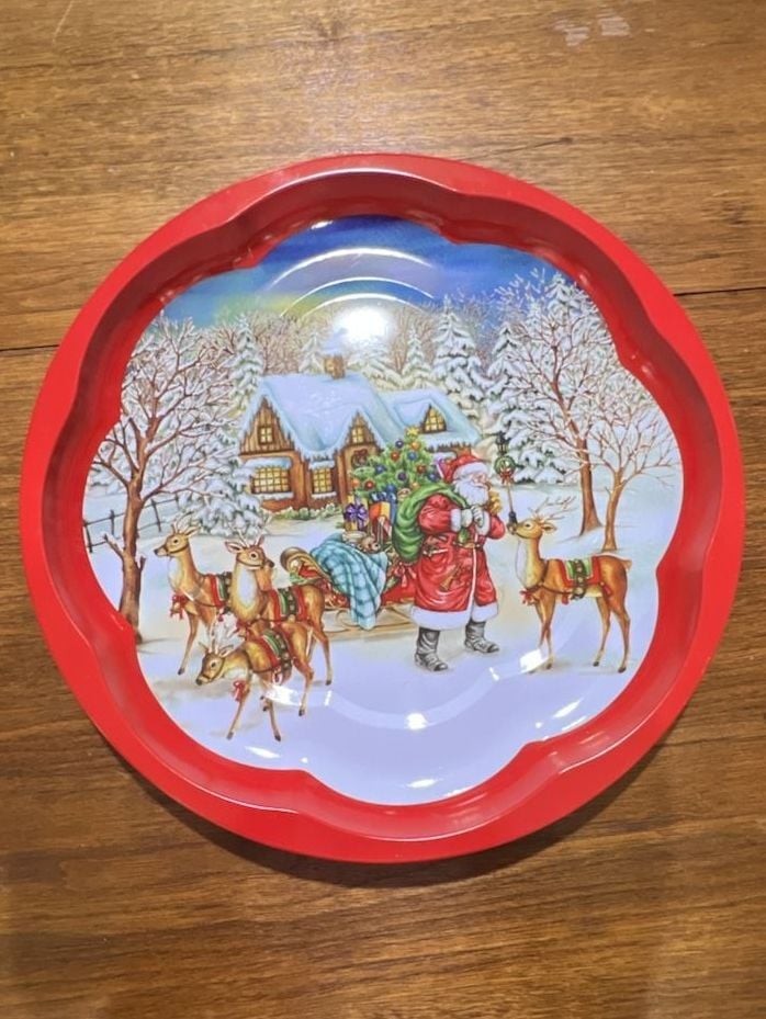 Vintage Santa Claus Reindeer Christmas Metal Serving Tray Scalloped Red 1