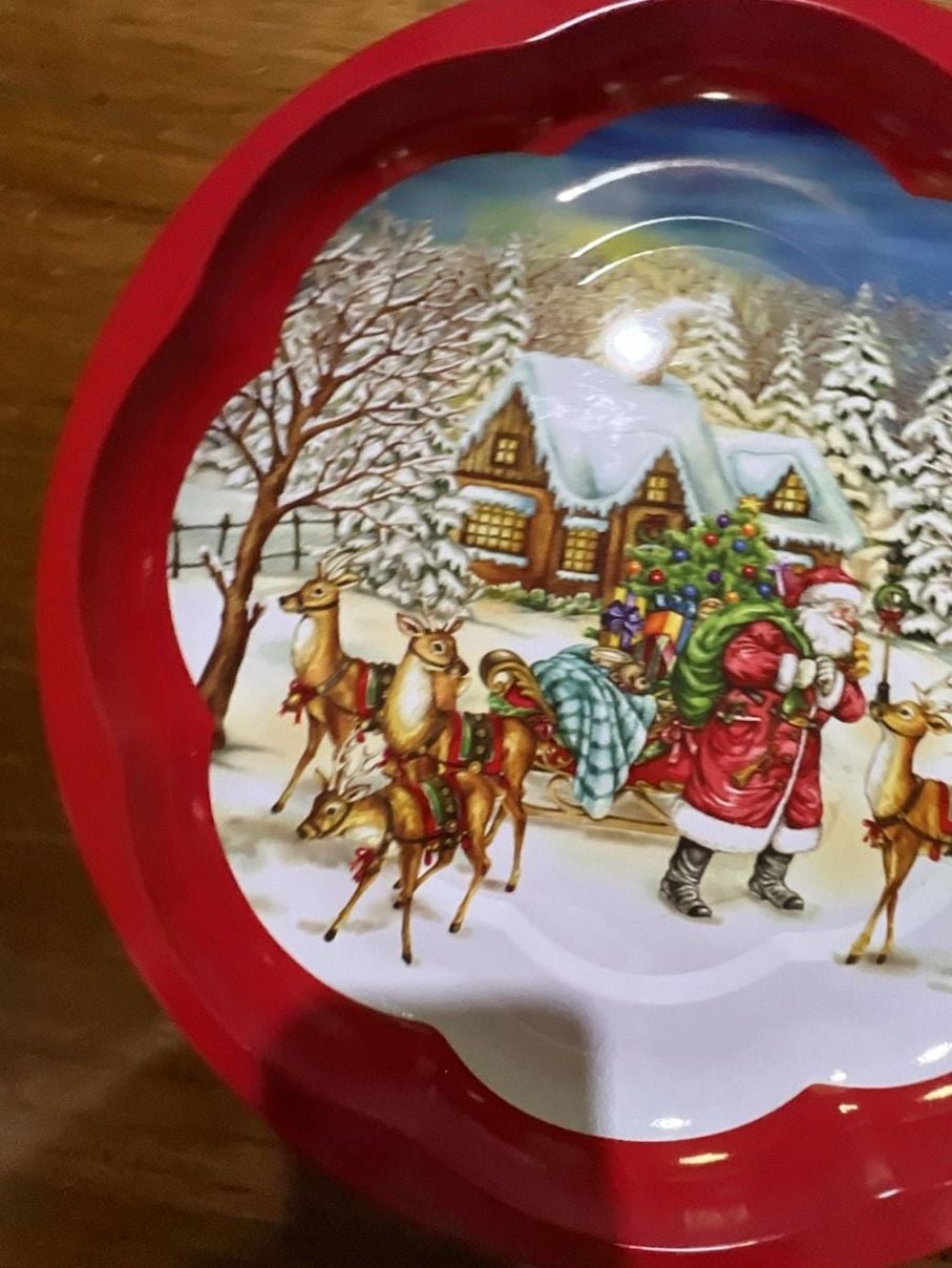 Vintage Santa Claus Reindeer Christmas Metal Serving Tray Scalloped Red 2
