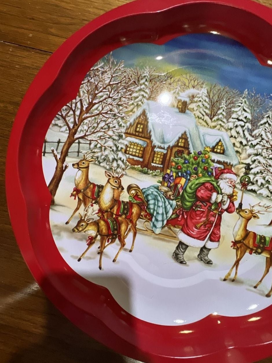 Vintage Santa Claus Reindeer Christmas Metal Serving Tray Scalloped Red 3