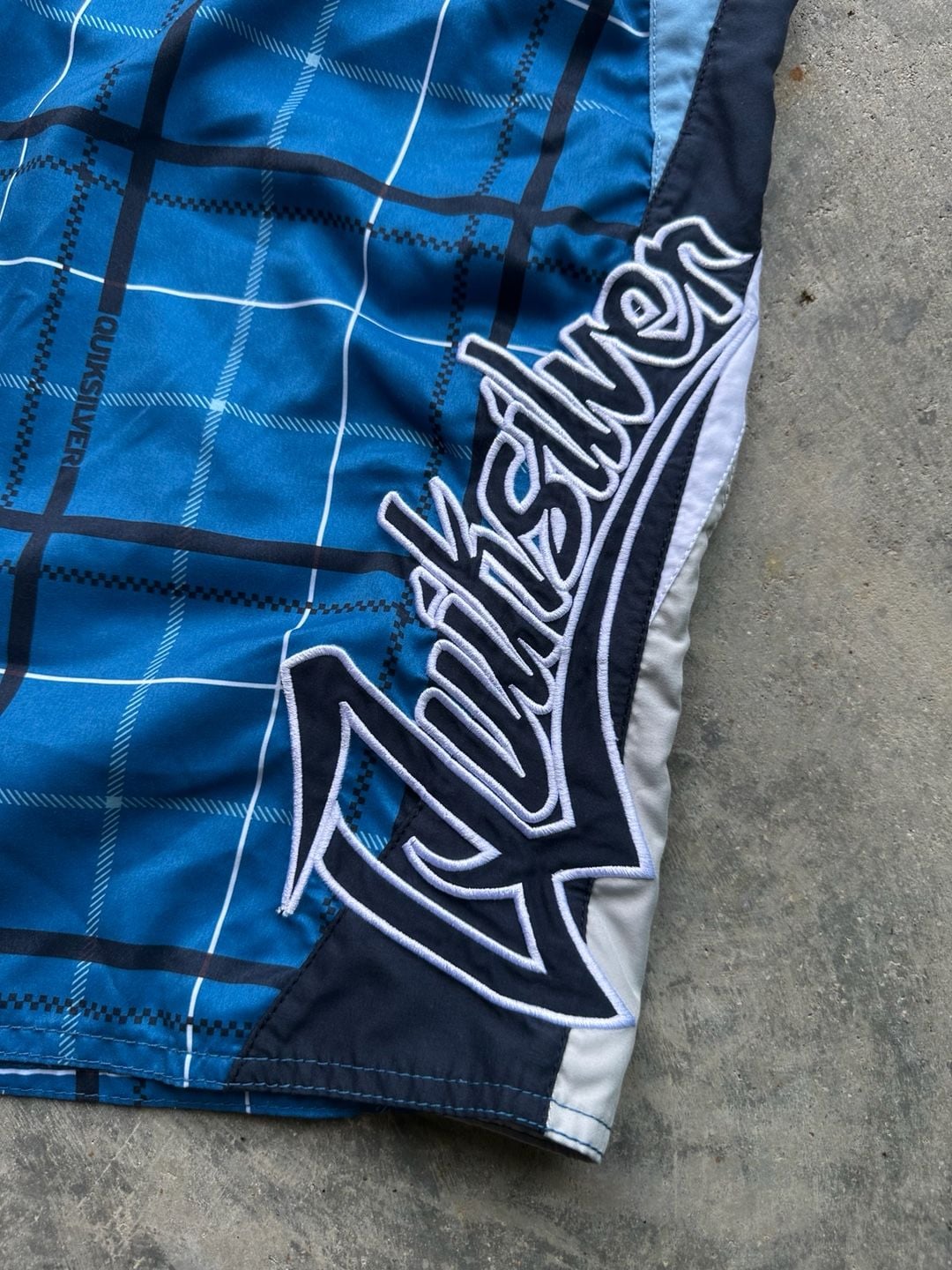 Quiksilver Blue Plaid Cargo Pocket Board Shorts Size 34 5