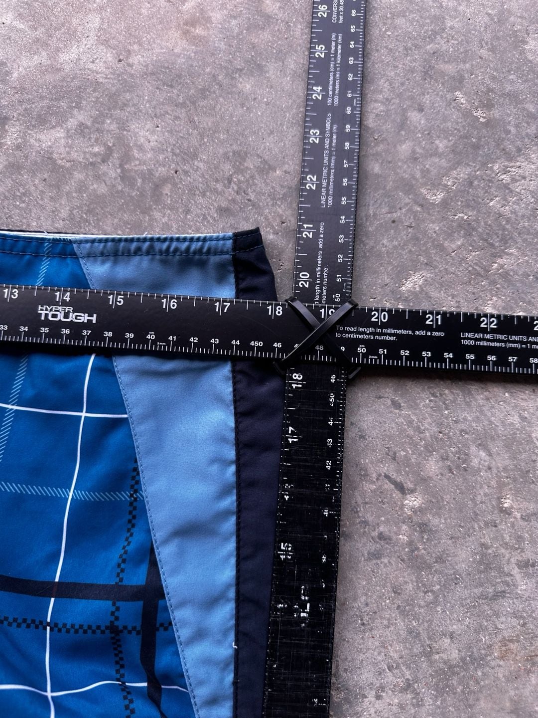 Quiksilver Blue Plaid Cargo Pocket Board Shorts Size 34 8