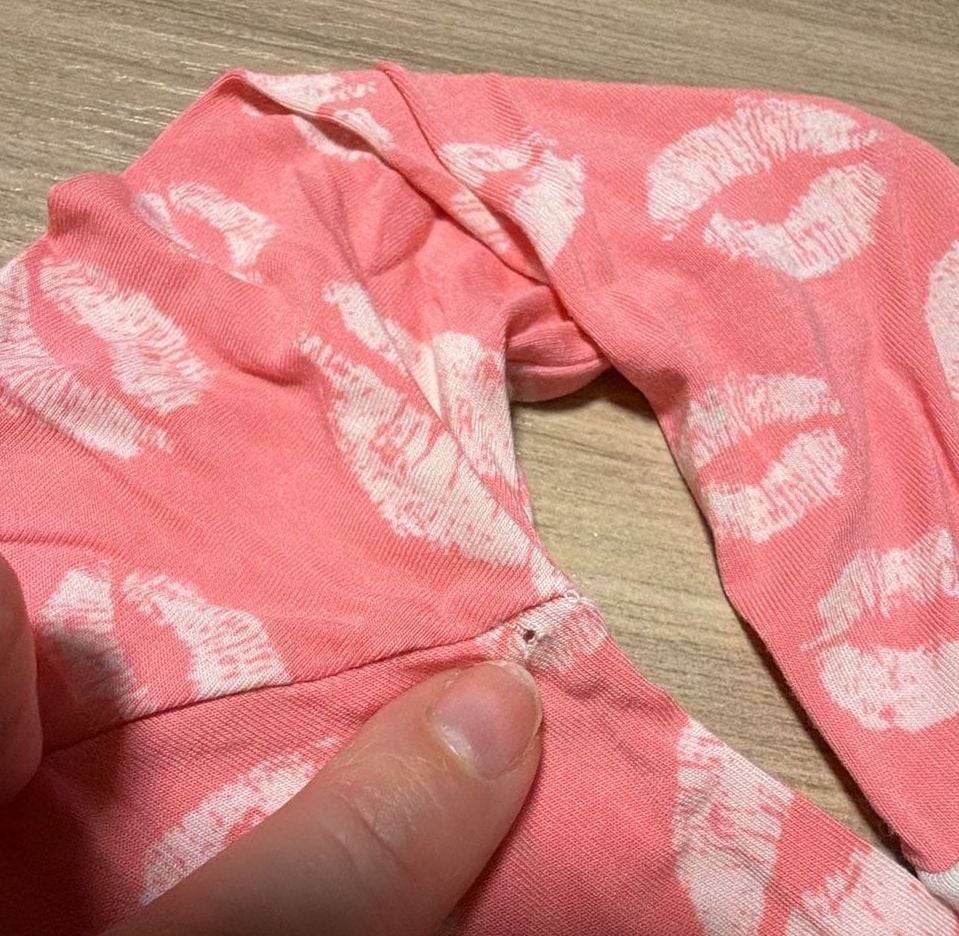 Little Sleepies Kisses Pink Lip Print Zippy Pajama Set 6-12 Months 3