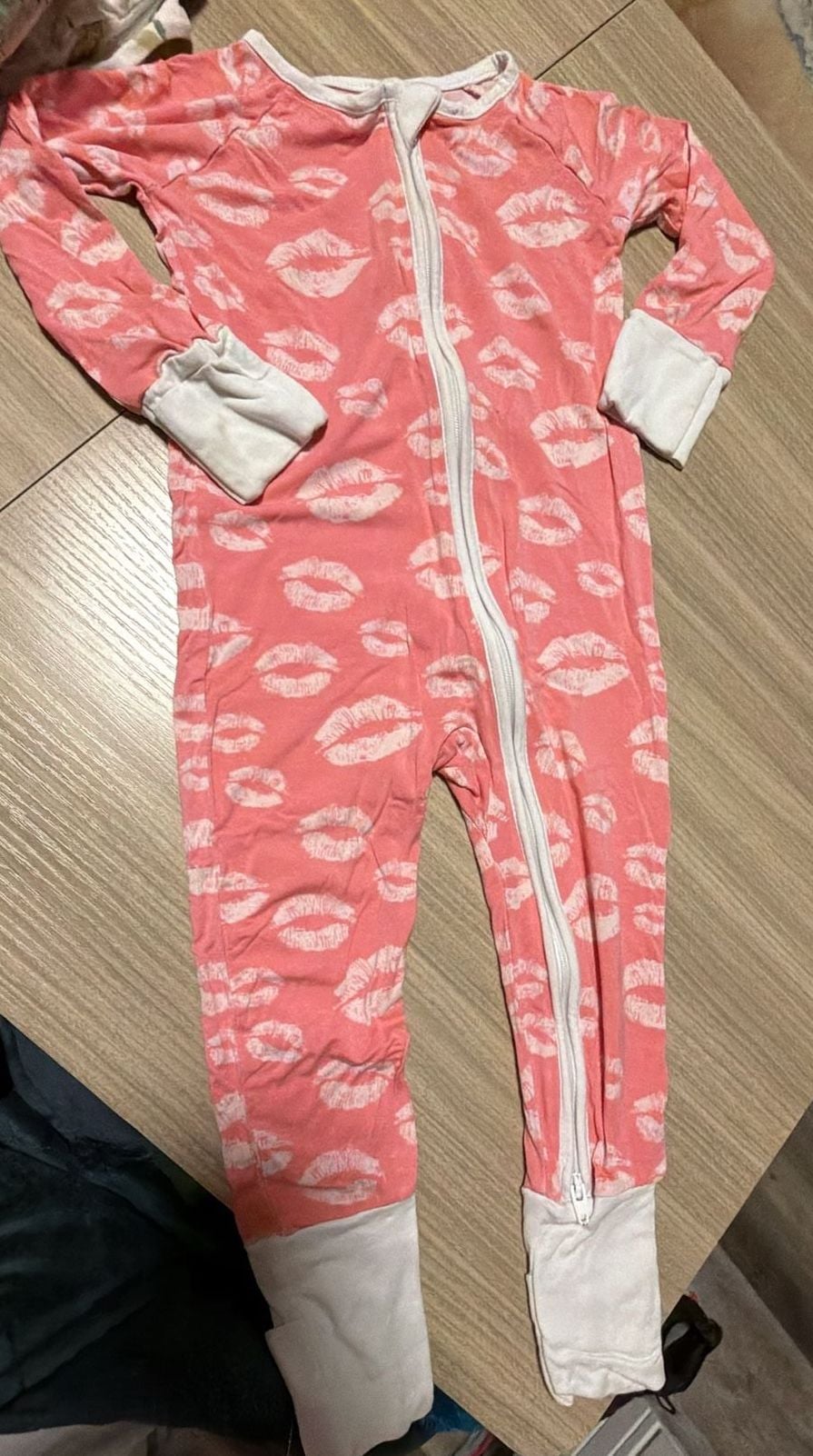 Little Sleepies Kisses Pink Lip Print Zippy Pajama Set 6-12 Months 2