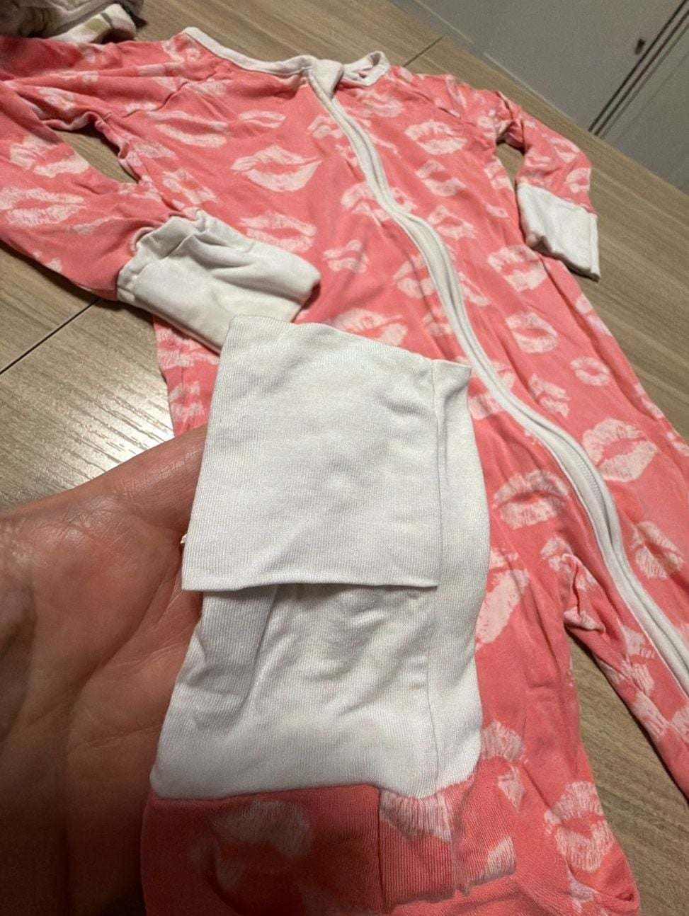 Little Sleepies Kisses Pink Lip Print Zippy Pajama Set 6-12 Months 5