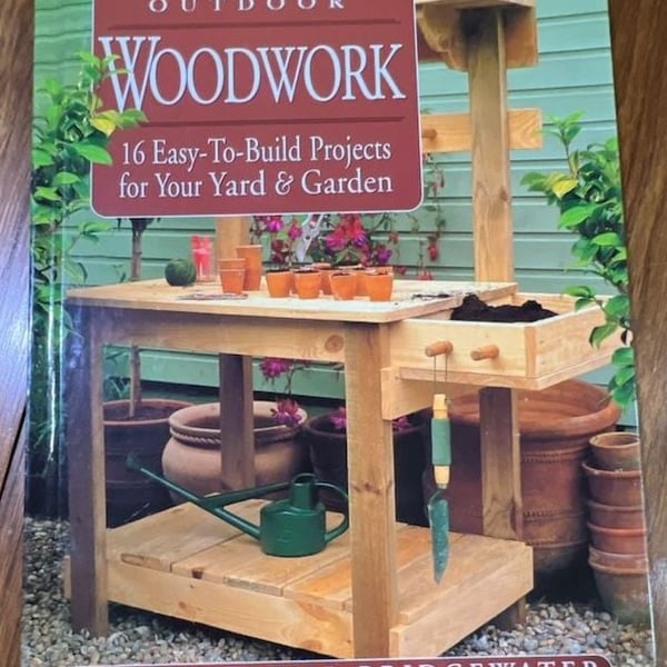 Alan and Gill Bridgewater Outdoor Woodwork Book