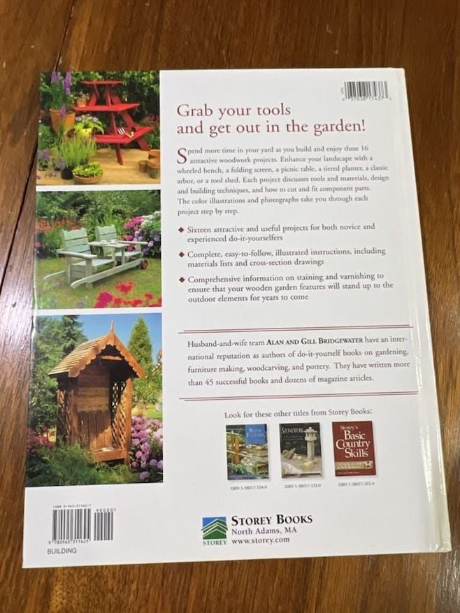 Alan and Gill Bridgewater Outdoor Woodwork Book 9