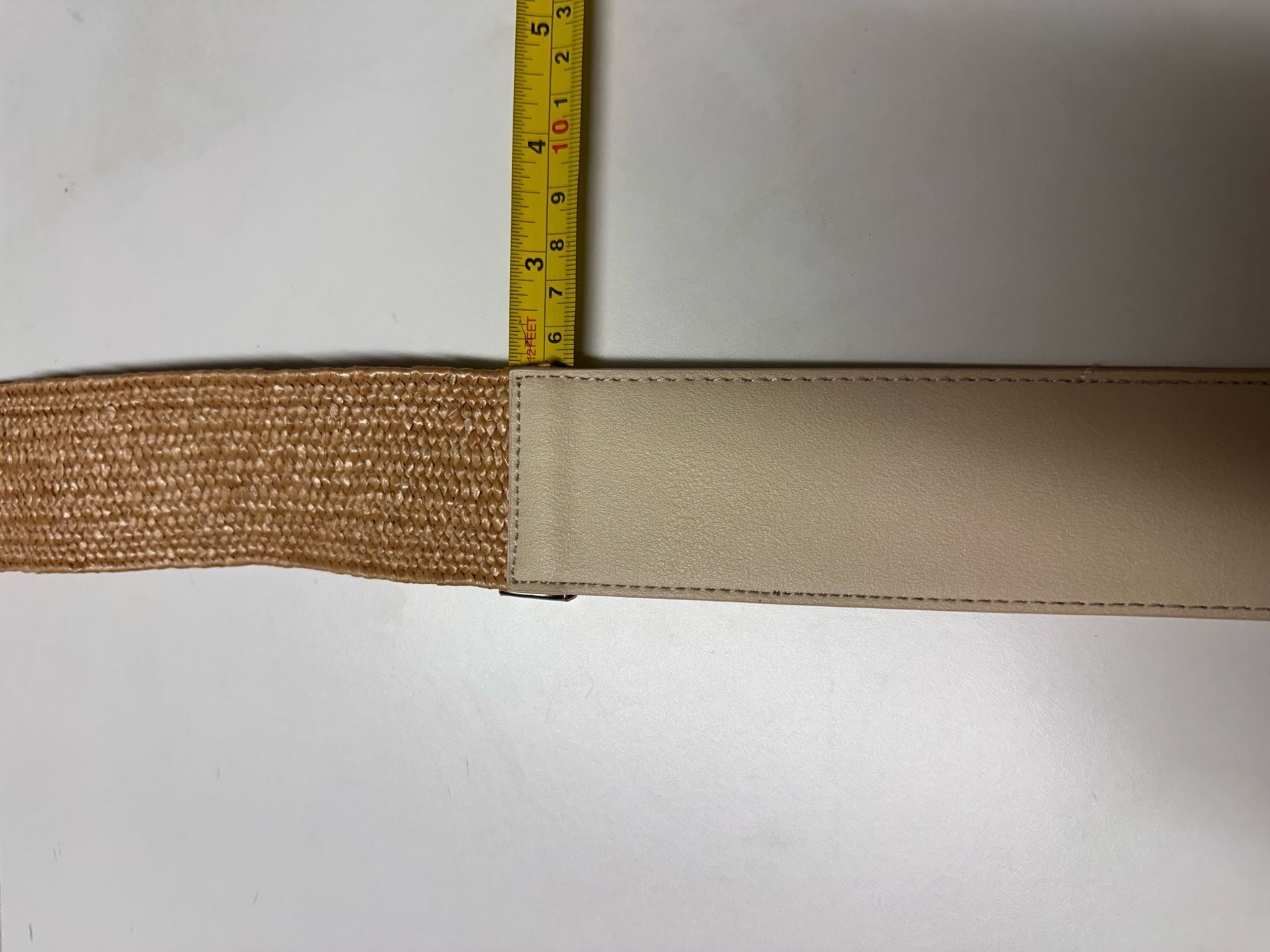 Anne Klein Elastic Belt Size M/L Beige Faux Leather Straw Round Ring Buckle 3