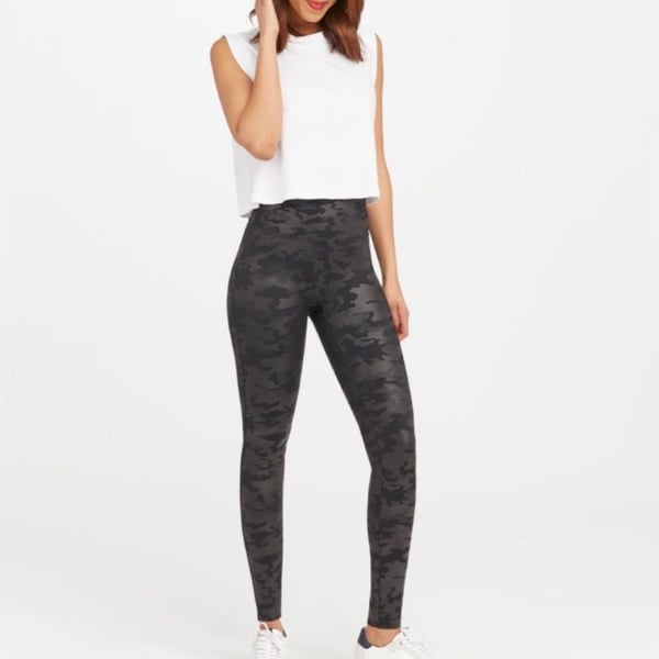 Spanx Faux Leather Camo Leggings Size M Matte Black