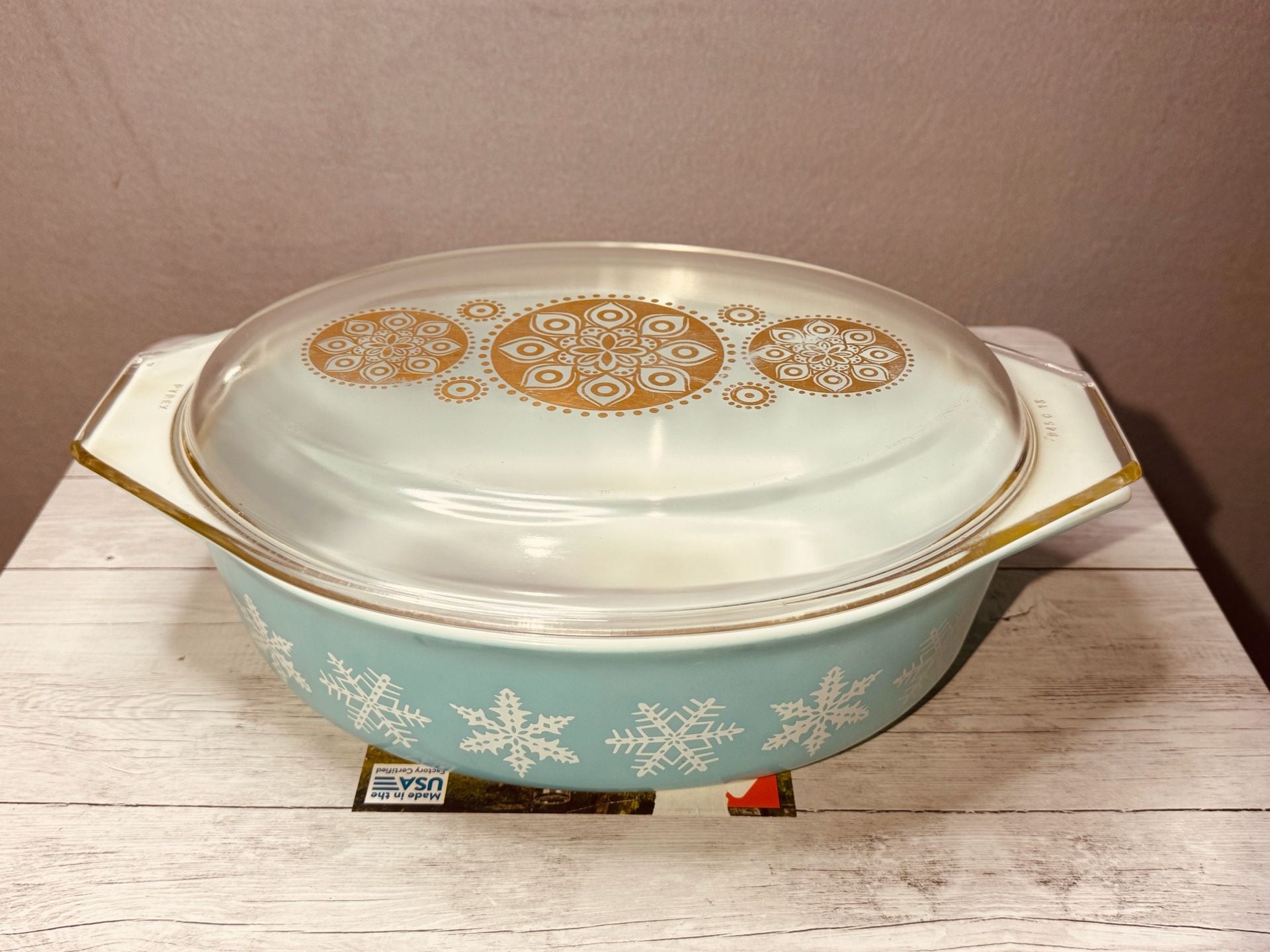 Vintage Pyrex Turquoise Snowflake Garland Casserole Dish with Glass Lid 2.5 Qt 1