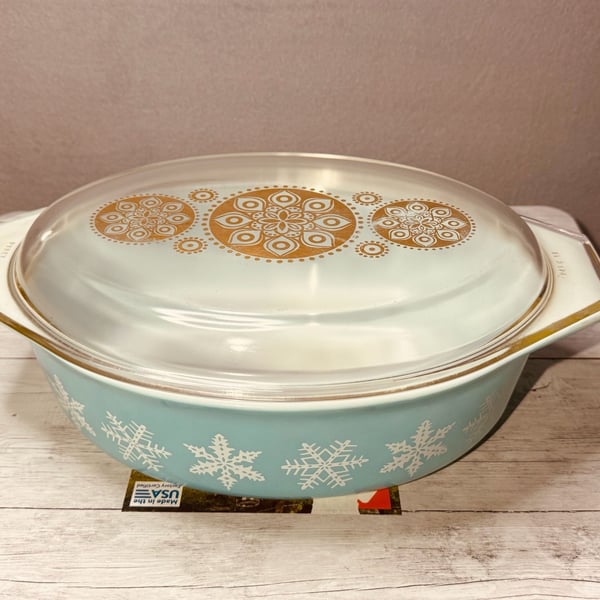 Vintage Pyrex Turquoise Snowflake Garland Casserole Dish with Glass Lid 2.5 Qt