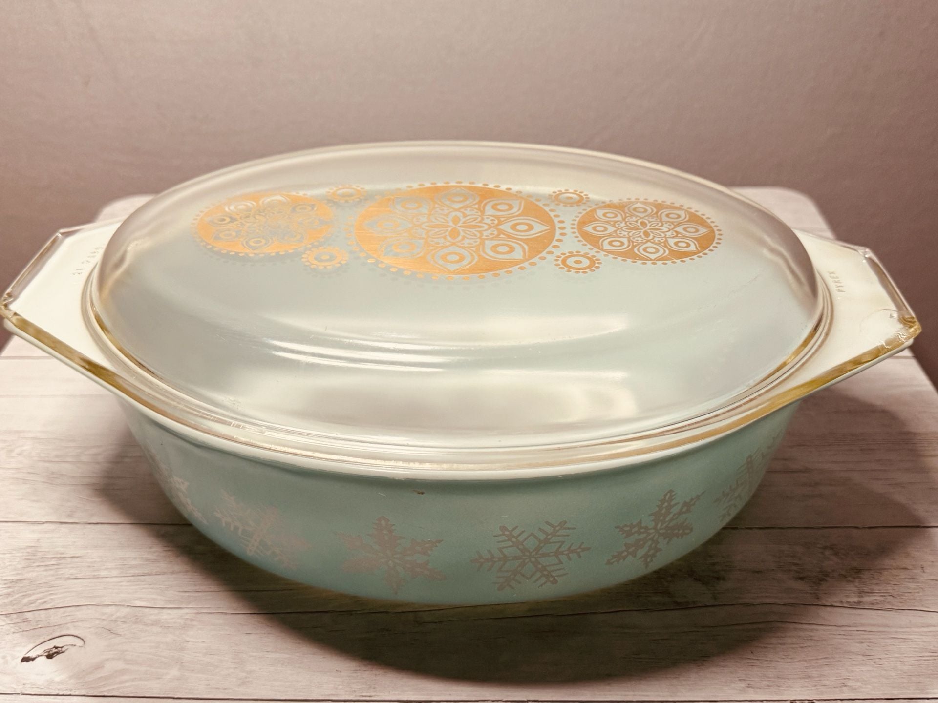 Vintage Pyrex Turquoise Snowflake Garland Casserole Dish with Glass Lid 2.5 Qt 3
