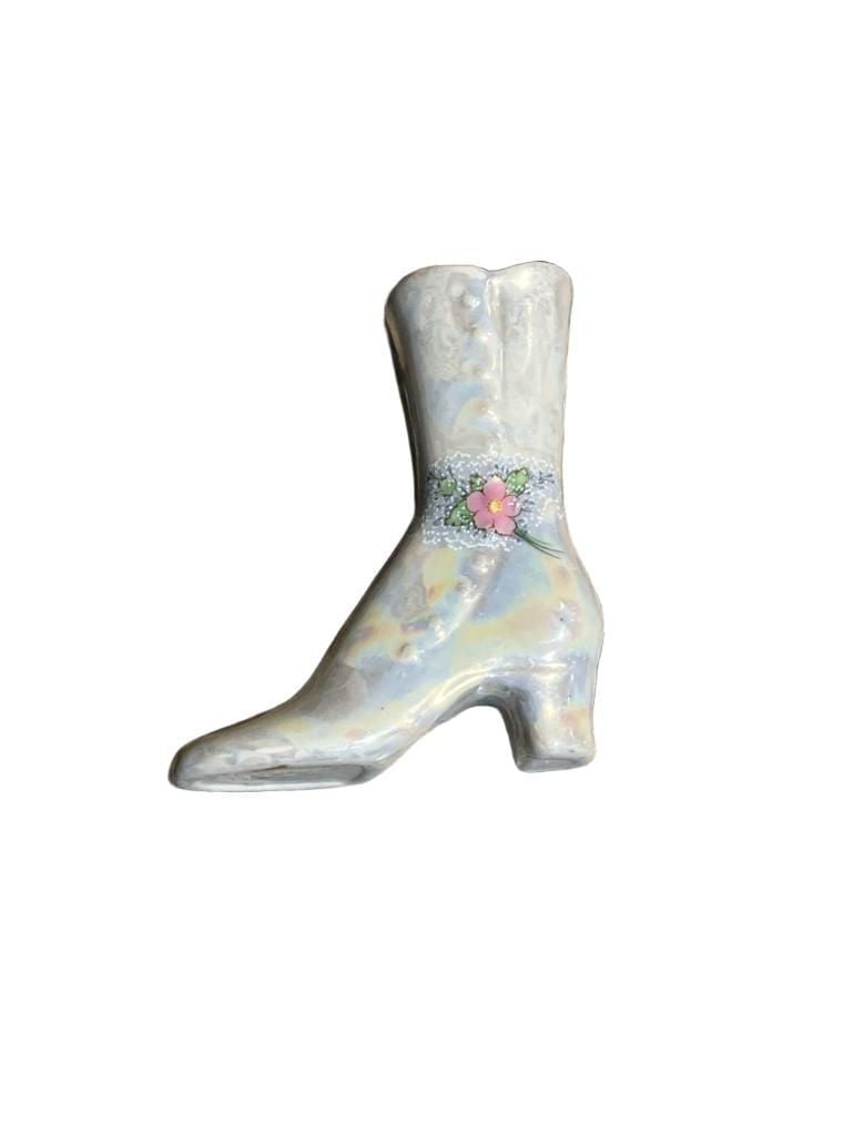 VINTAGE CERAMIC VICTORIAN LUSTERWARE TINY CREAM BOOT VASE FLOWER MID CENTURY 13