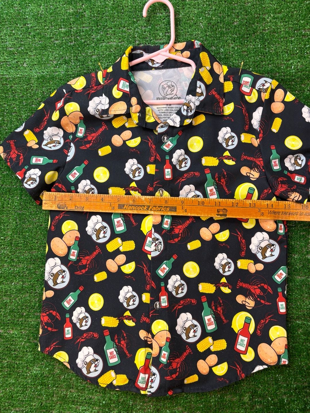 Buc-ee's Crawfish Boil Button-Up Shirt Size YS Black Hot Sauce Seafood 9