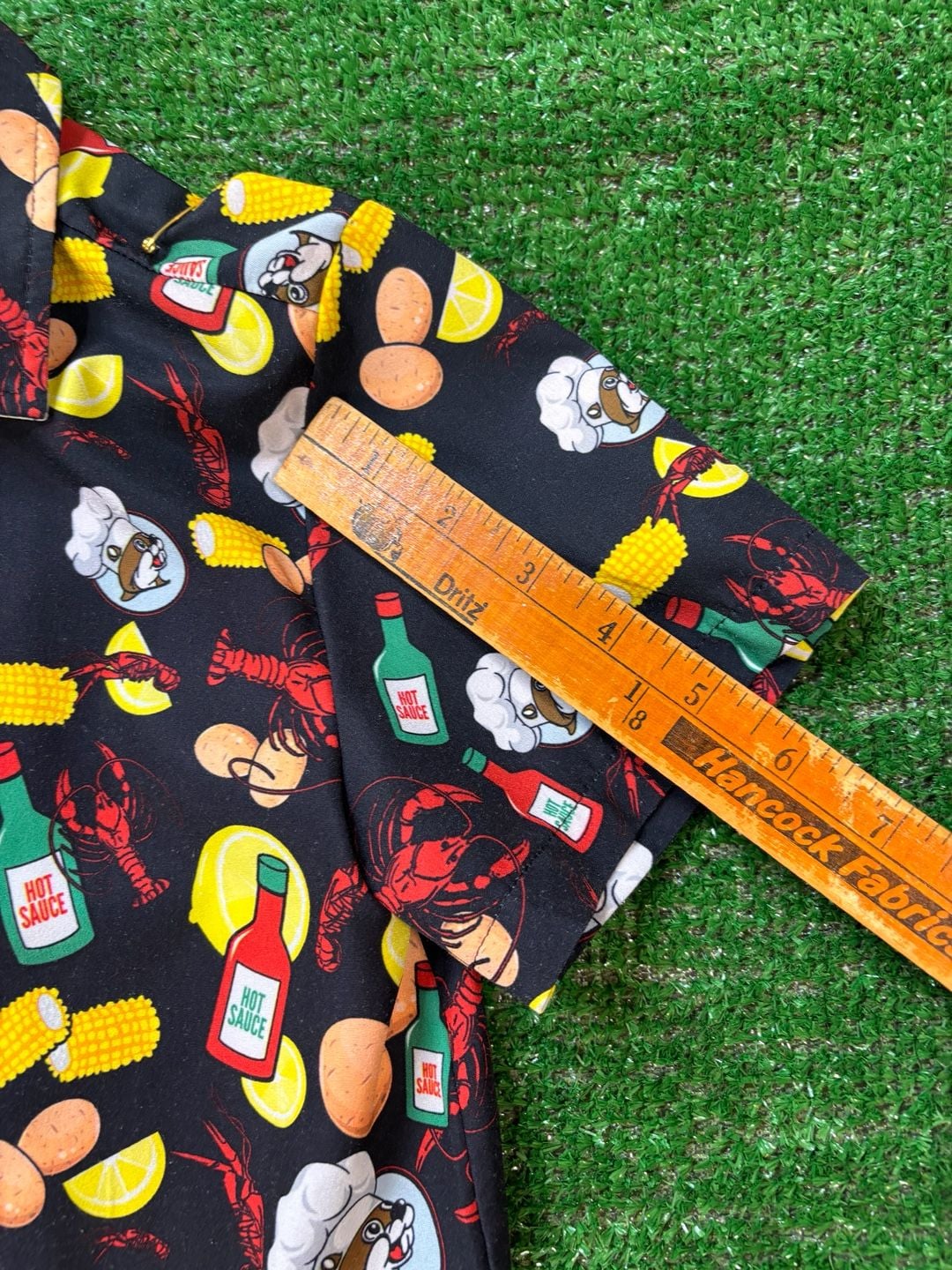 Buc-ee's Crawfish Boil Button-Up Shirt Size YS Black Hot Sauce Seafood 10