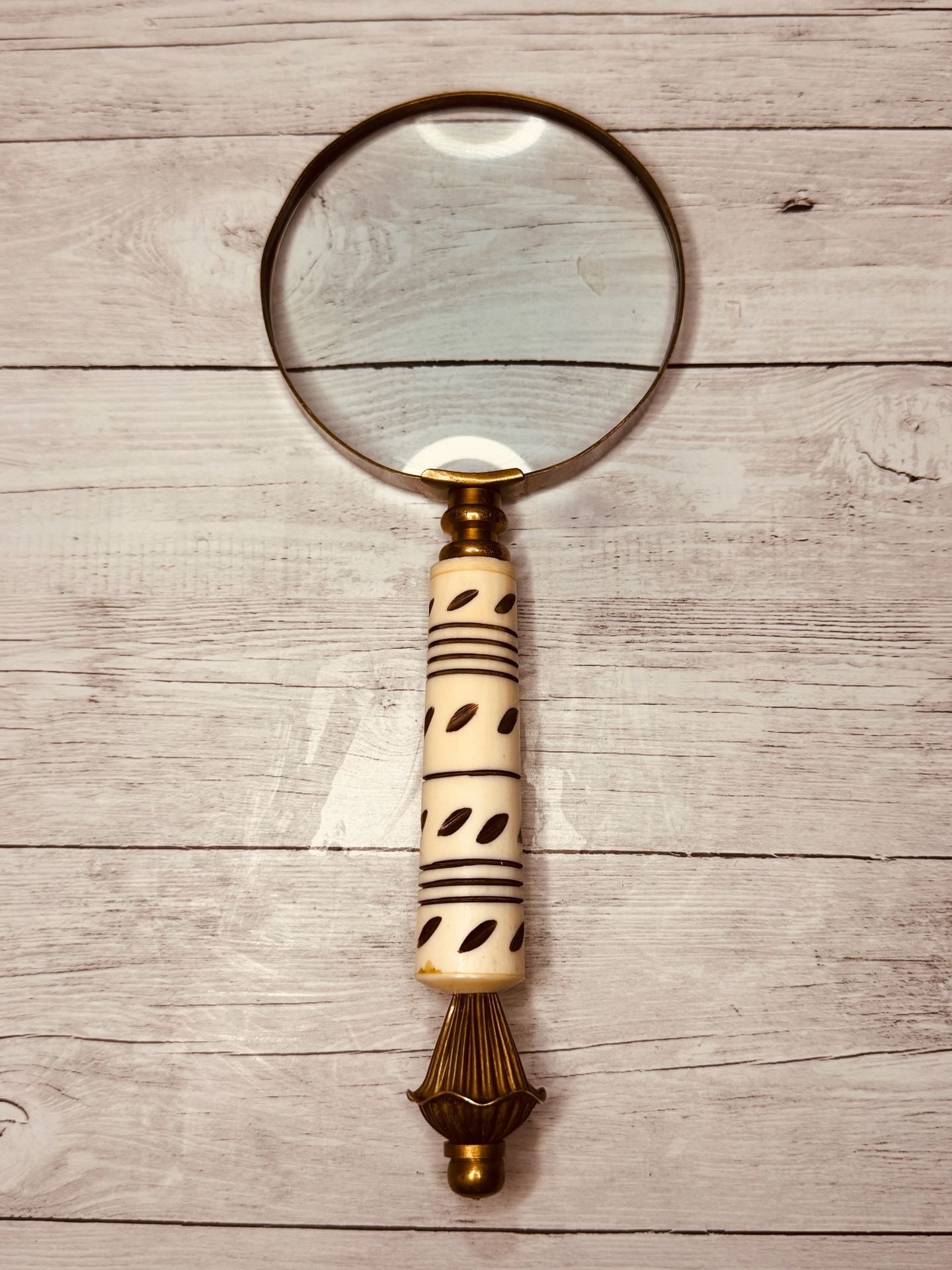 Vintage Style Magnifying Glass with Mother of Pearl Handle and Brass Accents 2