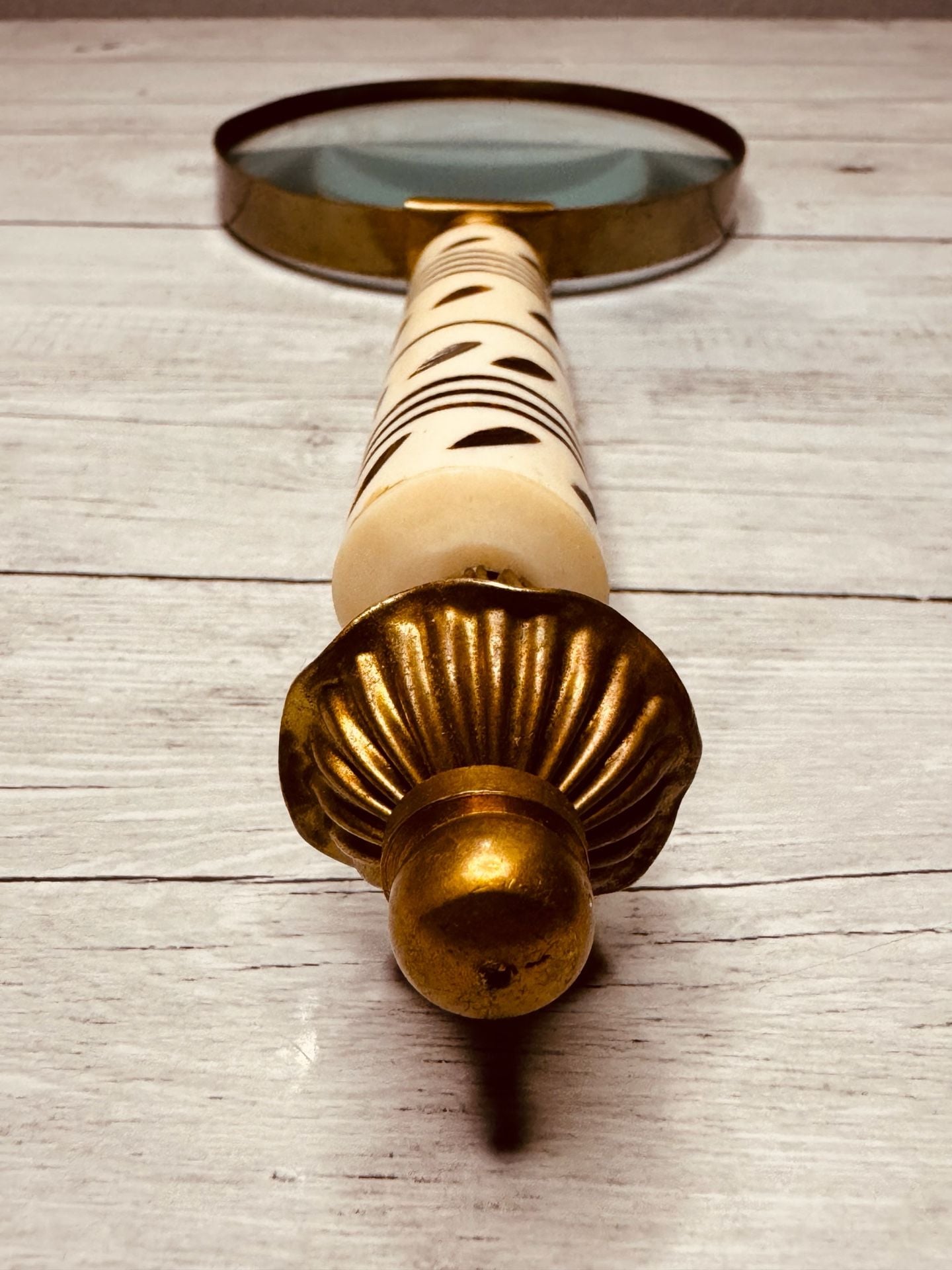 Vintage Style Magnifying Glass with Mother of Pearl Handle and Brass Accents 3