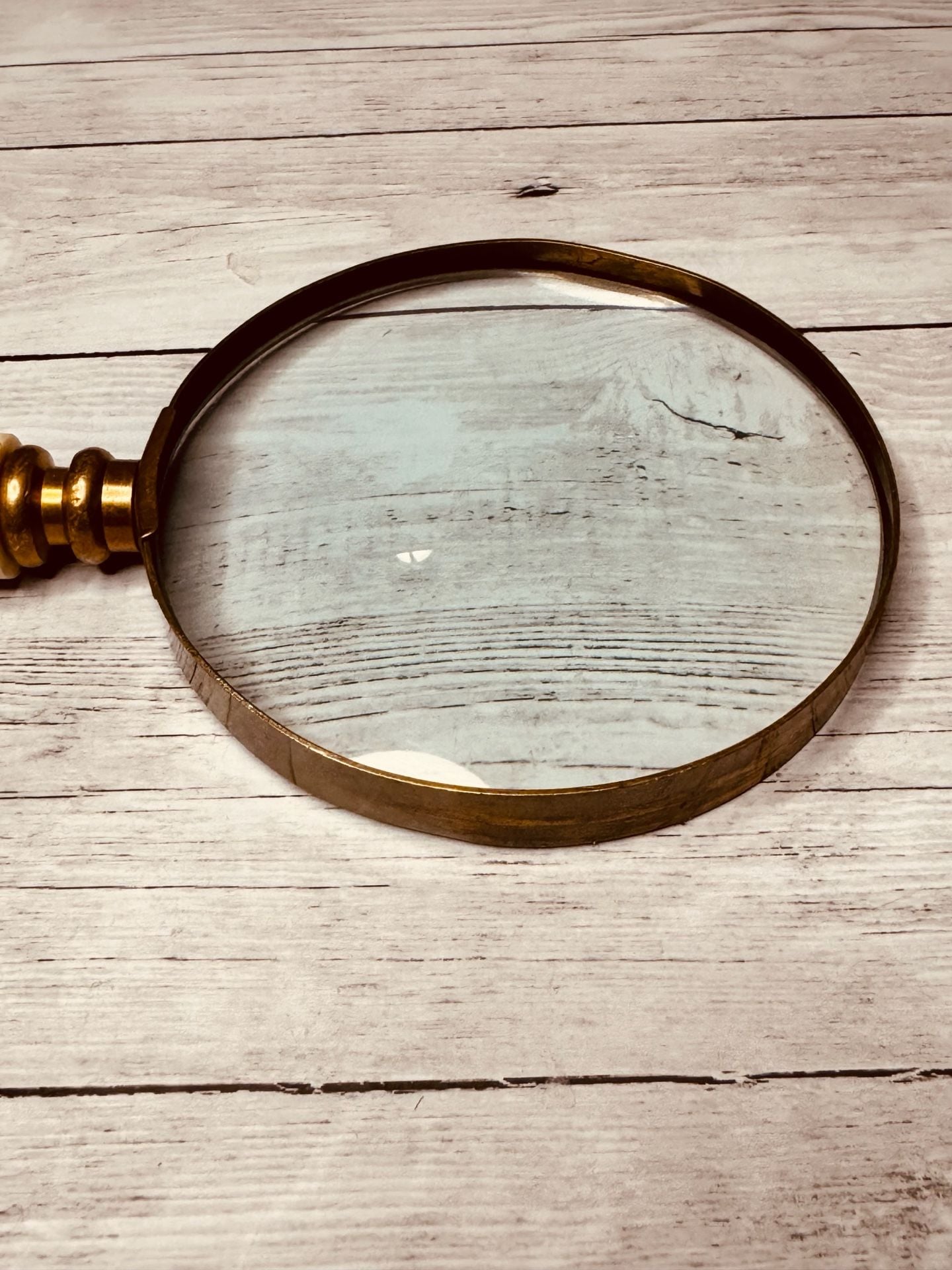 Vintage Style Magnifying Glass with Mother of Pearl Handle and Brass Accents 5
