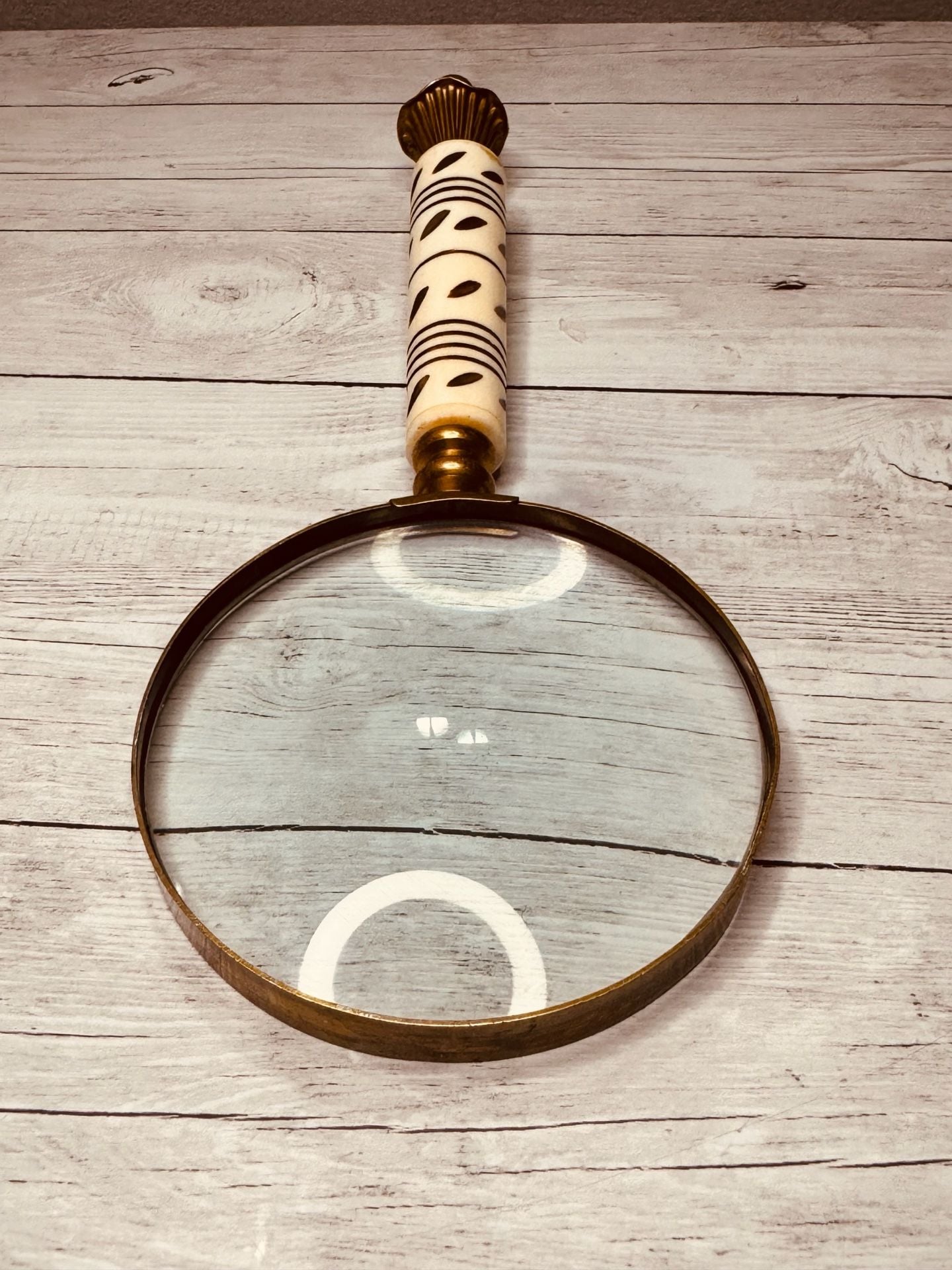 Vintage Style Magnifying Glass with Mother of Pearl Handle and Brass Accents 6