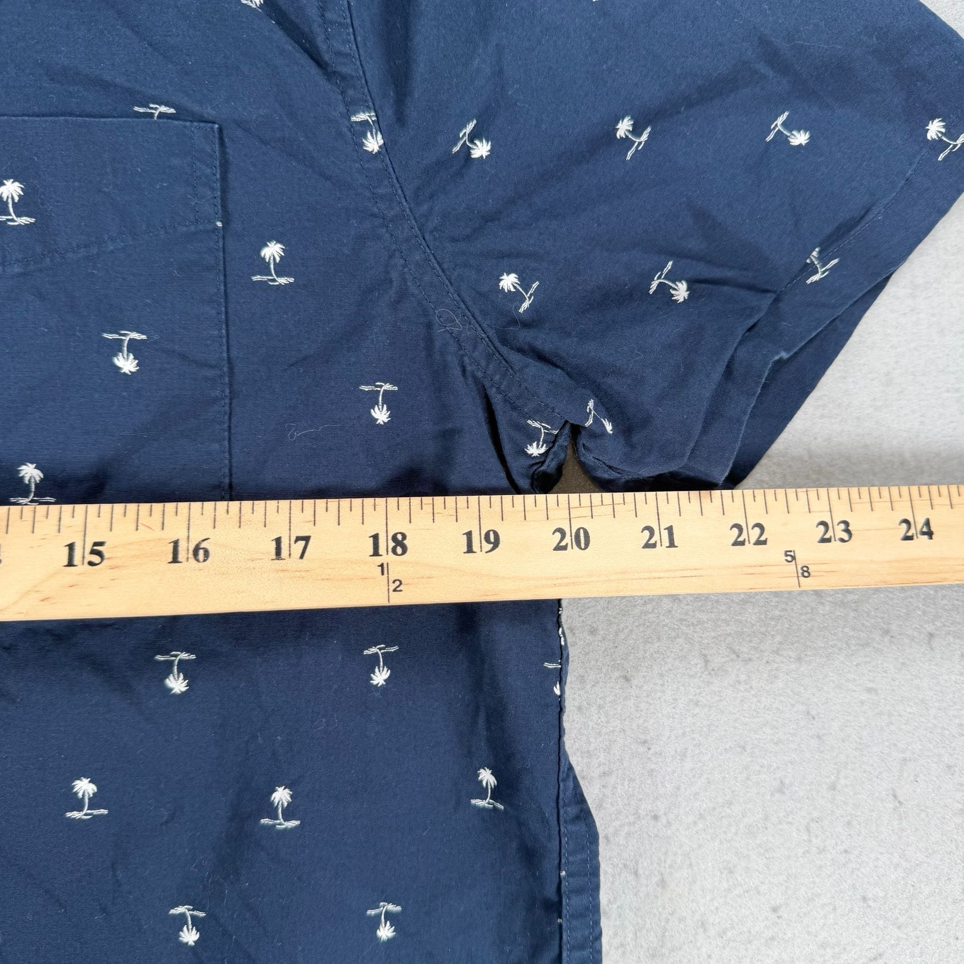 Hollister Epic Flex Stretch Button Up Shirt Size M Navy Blue Palm Tree Print 5
