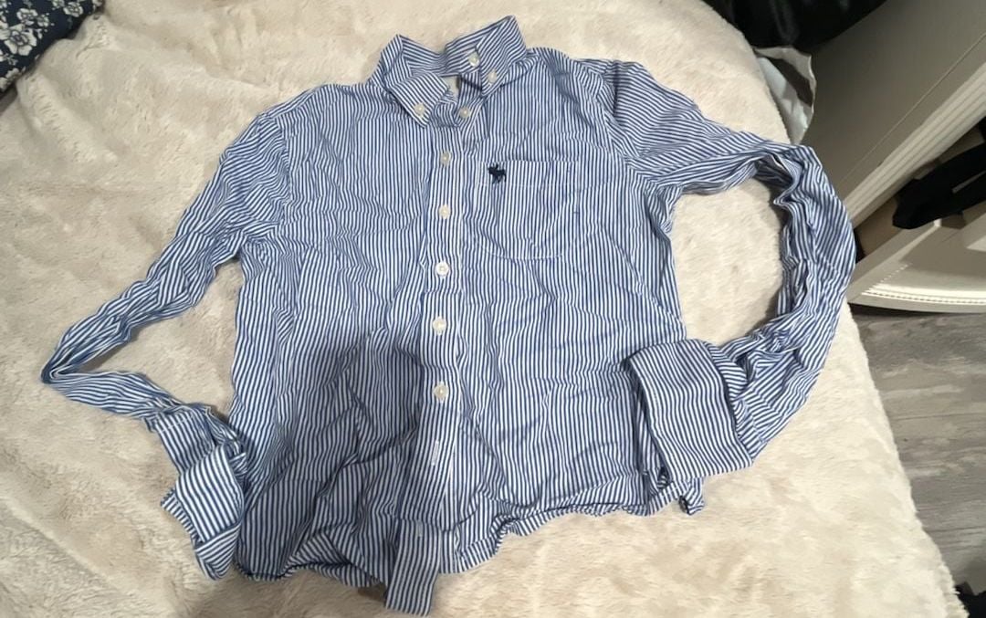 Abercrombie Kids Size M Blue White Striped Button-Up Shirt 1