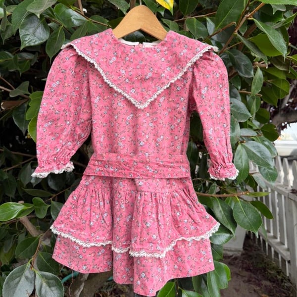Vintage Amanda Fogg Ditsy Floral Lace Ruffle Dress