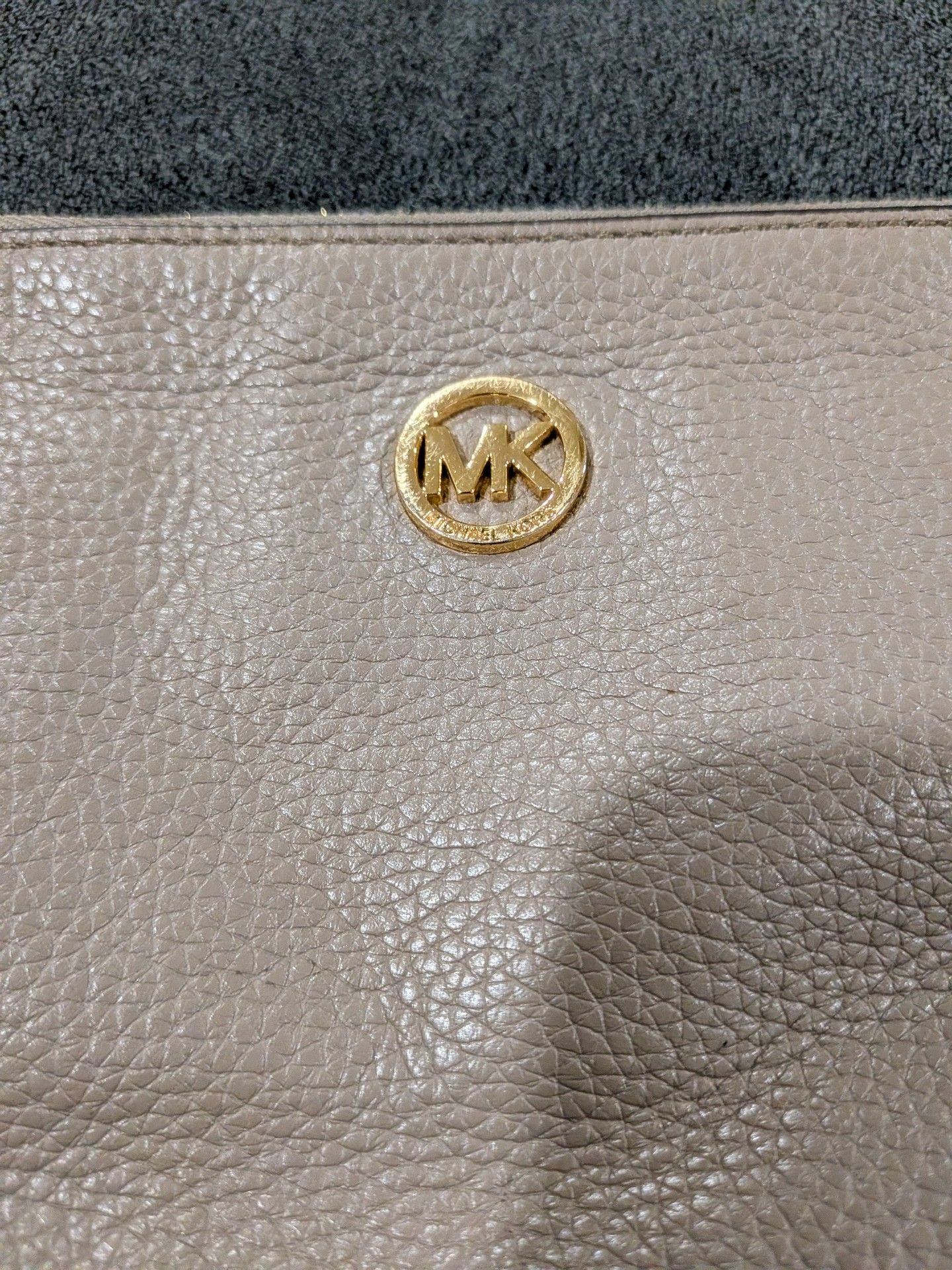 Michael Kors Leather Wristlet Taupe 3
