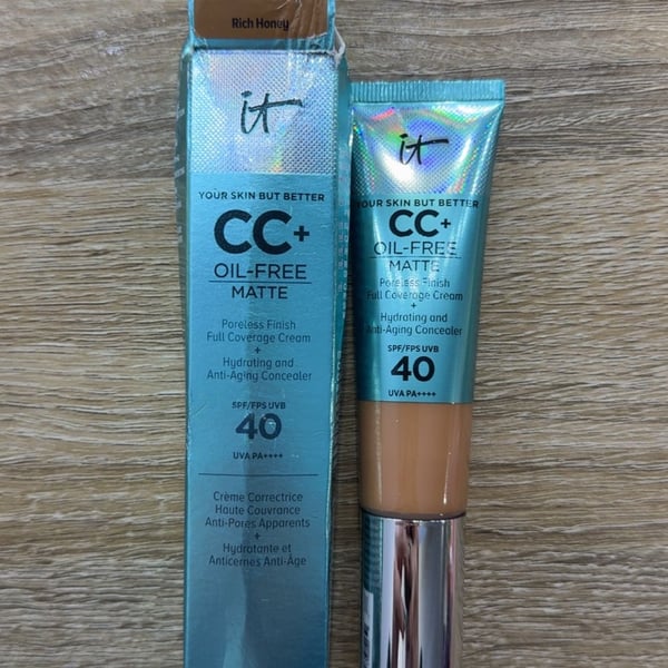 It Cosmetics CC+ Oil-Free Matte SPF 40 Rich Honey 1.08 Fl Oz