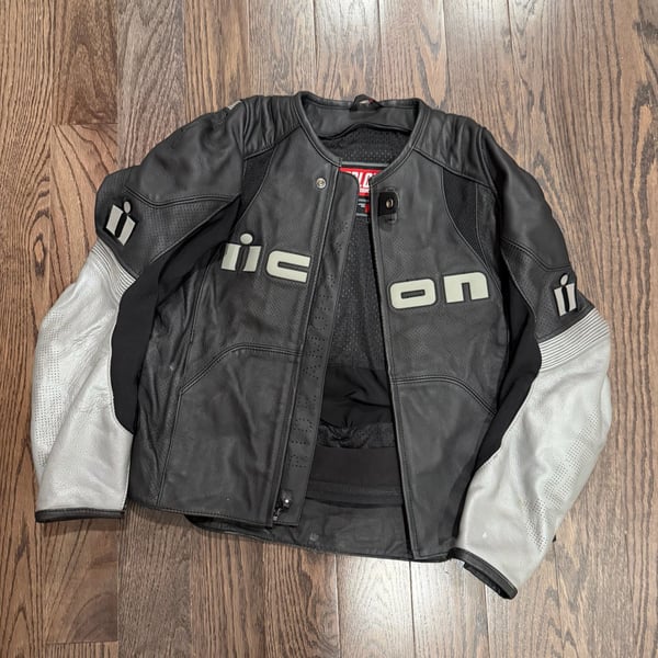 Icon Overlord Motorcycle Jacket Size XL Black Leather