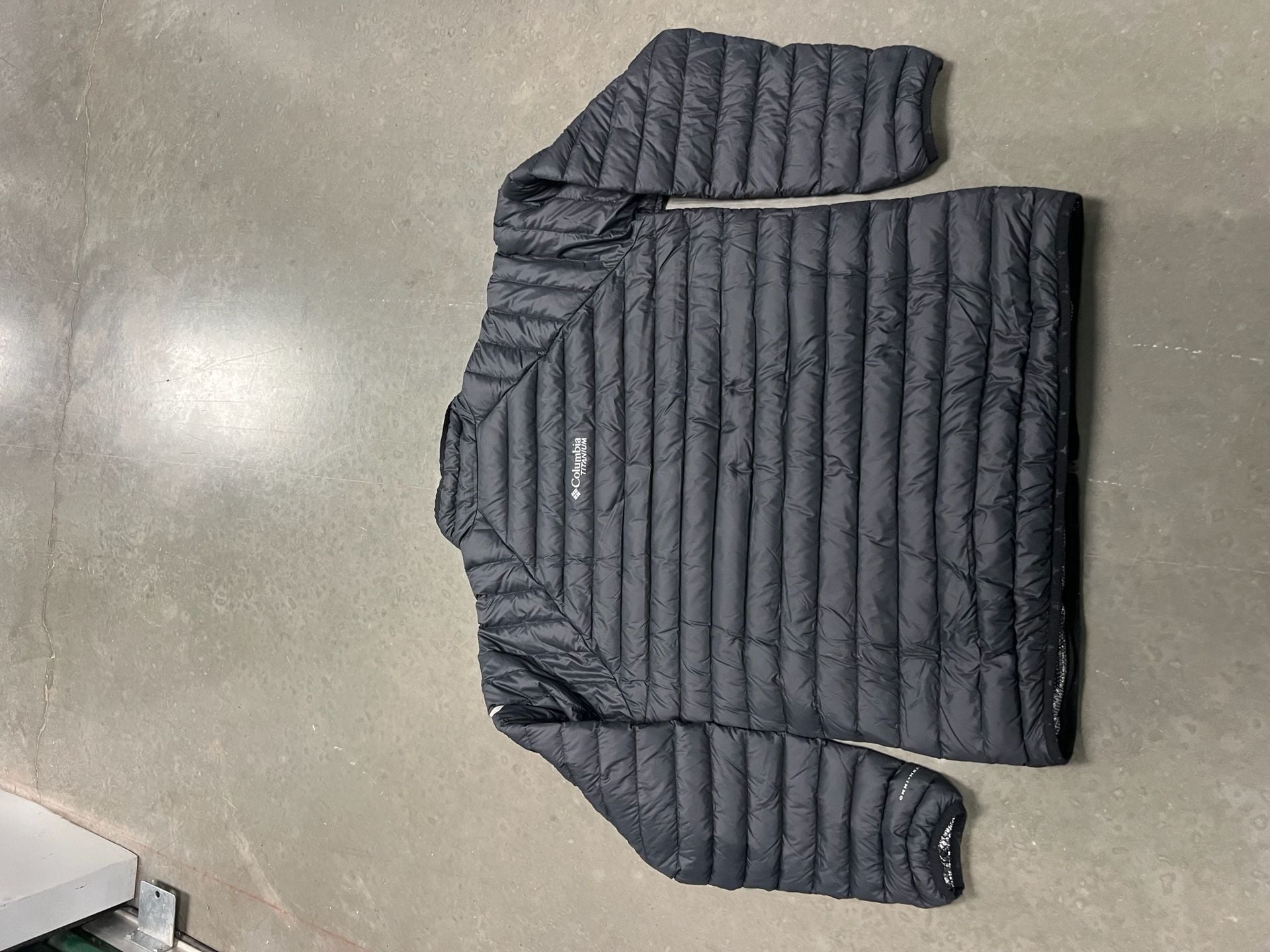 800 Columbia Titanium Alpha Trail Down Jacket Black 10