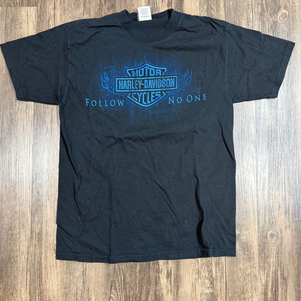 Harley-Davidson Hanes Beefy Tee
” Follow No One “