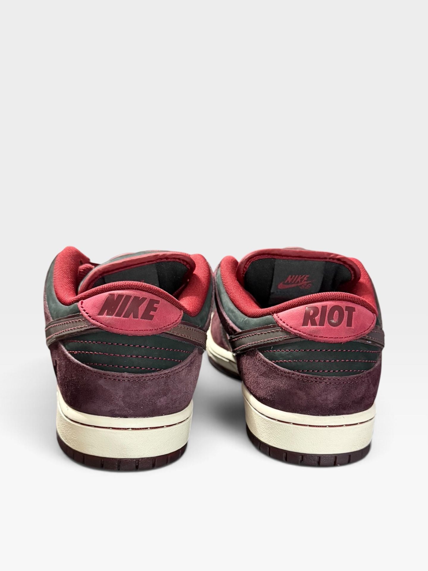 Nike SB Dunk Low Riot Skateshop Mahogany Dark Beetroot - 9.5M 4