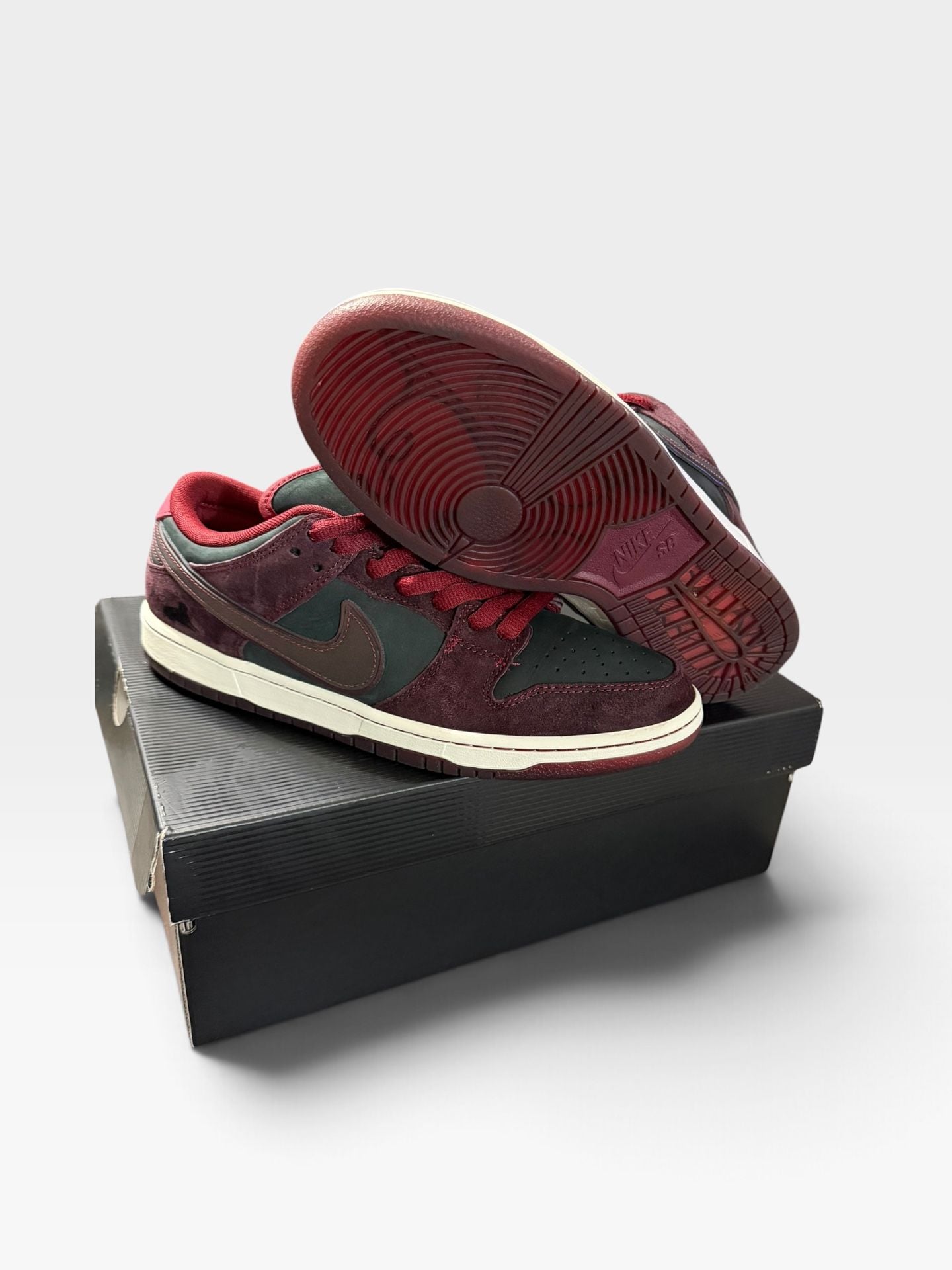 Nike SB Dunk Low Riot Skateshop Mahogany Dark Beetroot - 9.5M 6