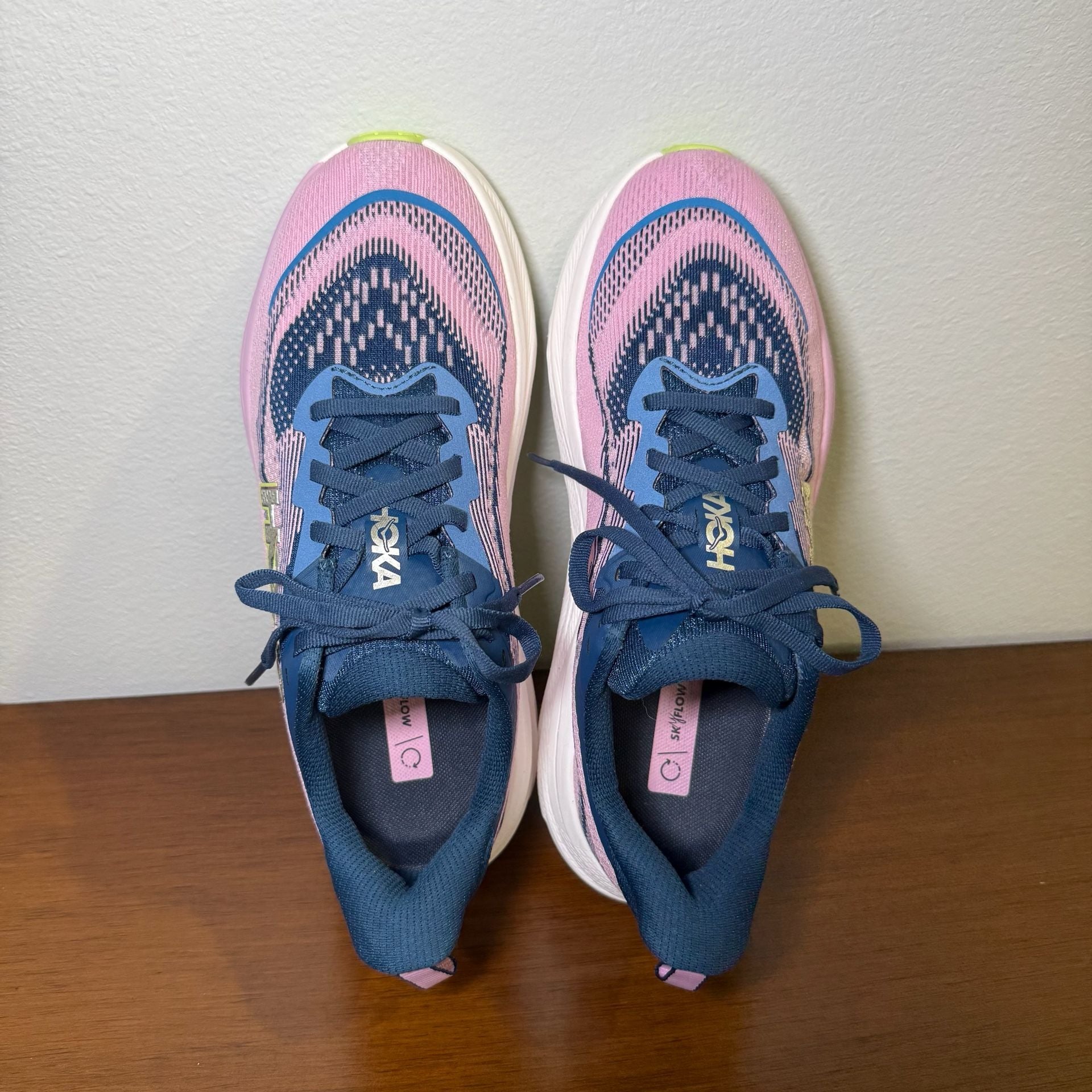 Hoka One One Skyflow Women's Size 8.5B Midnight Pink Twilight Running Shoes 8