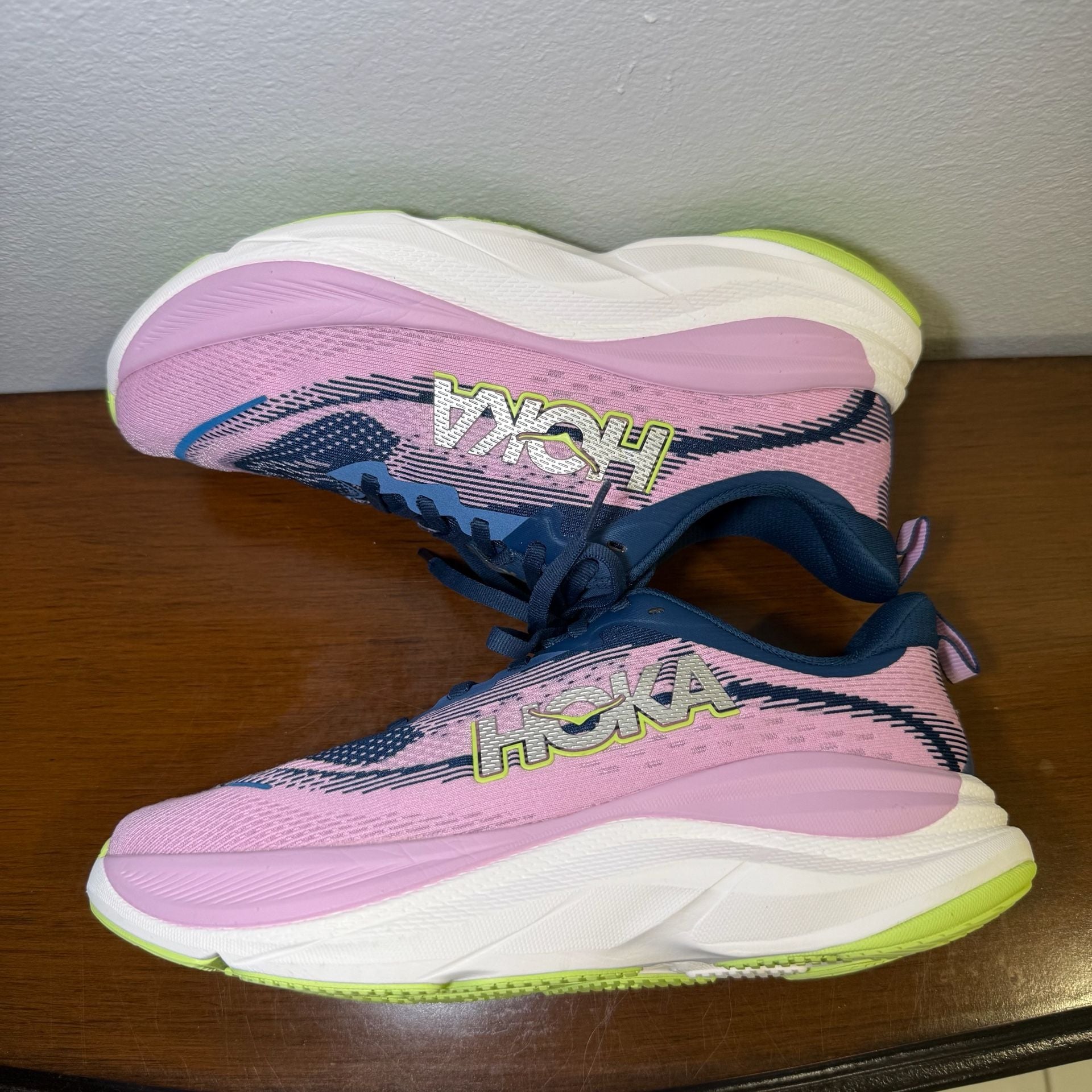 Hoka One One Skyflow Women's Size 8.5B Midnight Pink Twilight Running Shoes 10