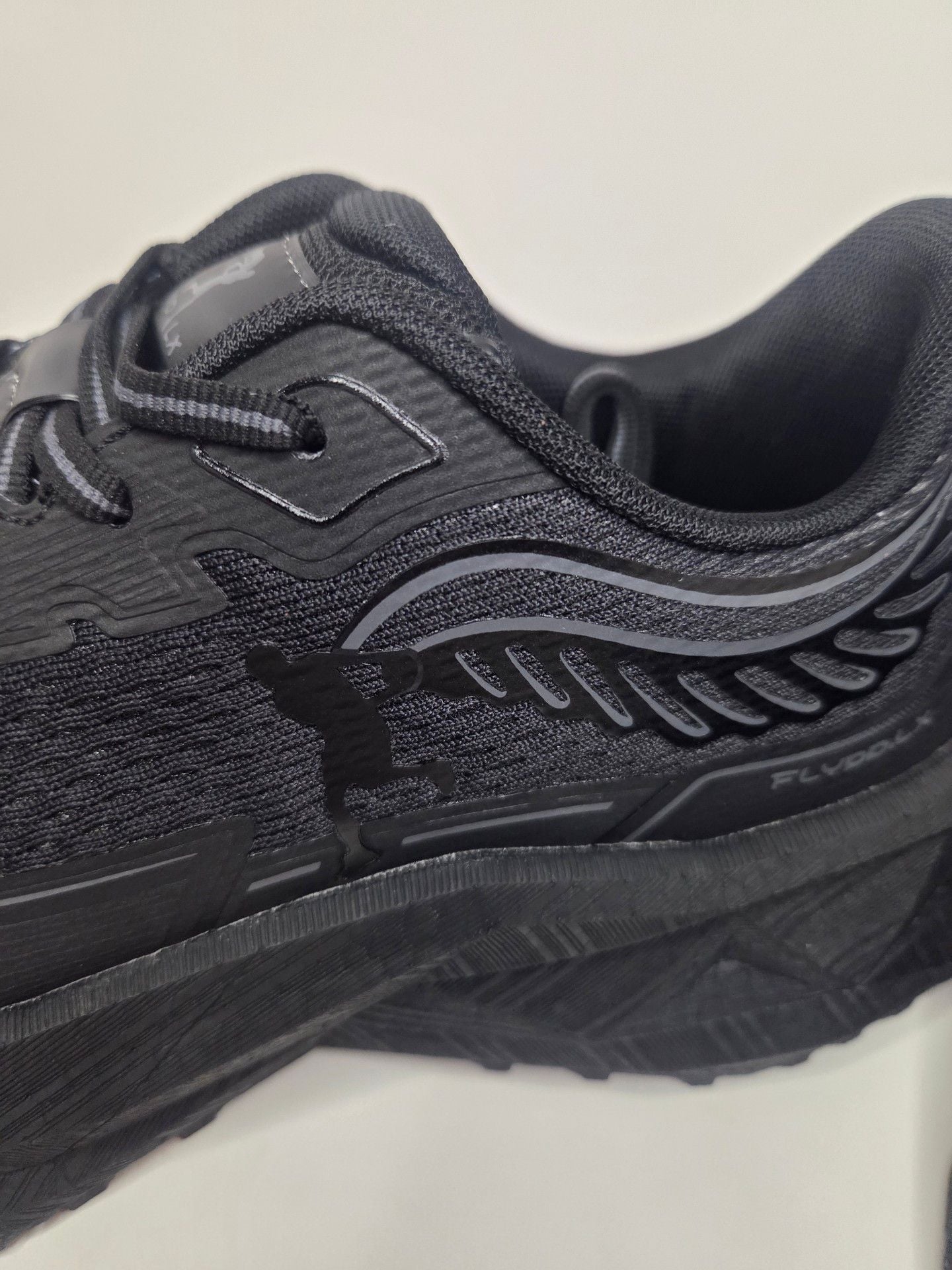 FLYPD LX Running Shoes Size 44 Black Athletic Sneakers 8