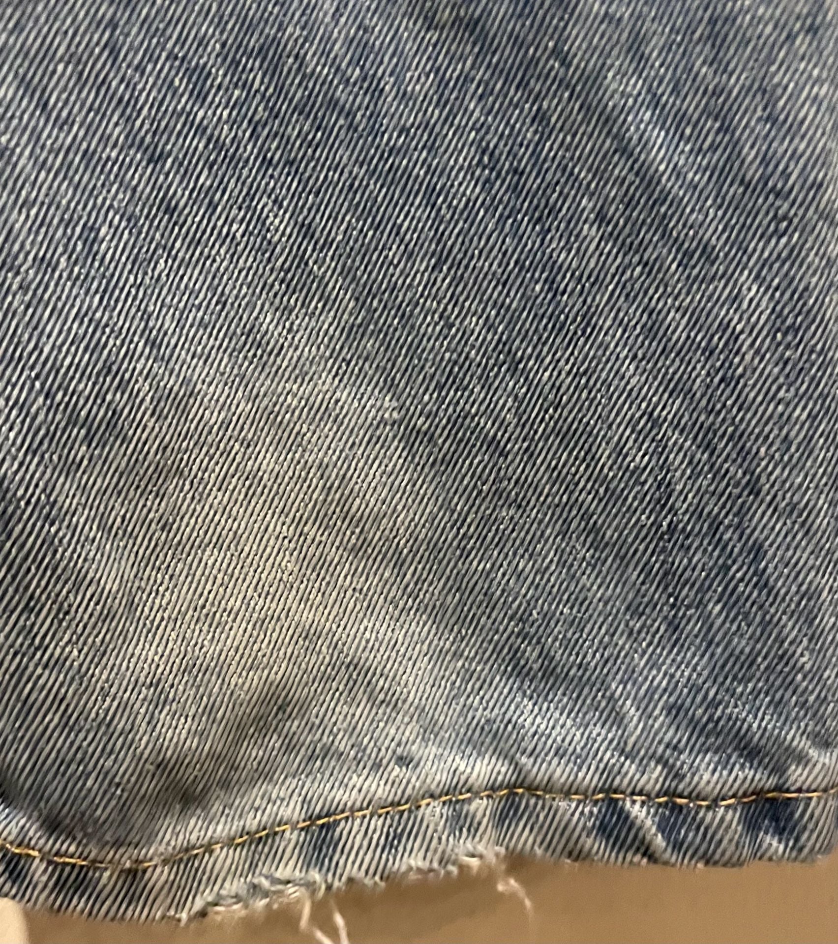 Levi’s 505 W34 L29 Medium Wash Distressed Straight Leg Jeans 7