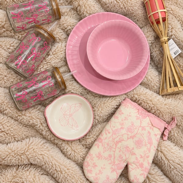Dolly Parton Pink Bow Kitchen Bundle – Plates, Bowls, Tumblers & Decor 🎀