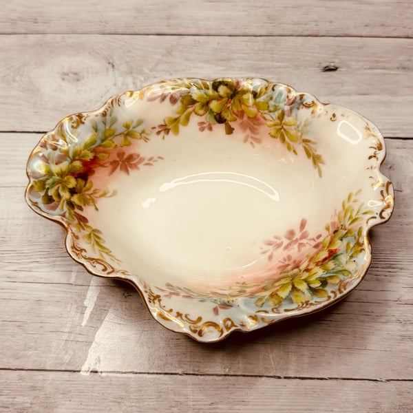 GDA France Limoges Hand Painted Floral Scalloped Oval Dish Gold Trim
